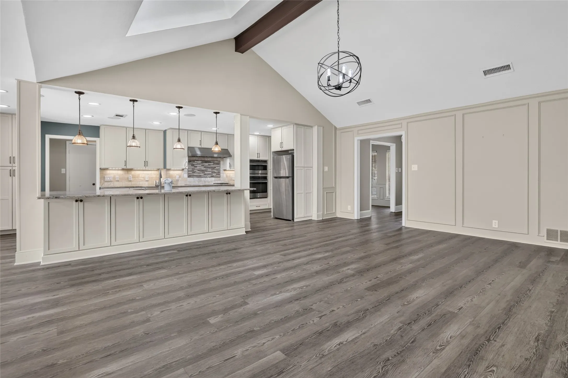 Single Family Residence For Rent in Tarrant County , 1400 Emerald Circle, Southlake, Texas 76092, 5 Bedroom, 4 Bathroom, 2 Garage spaces, 3,576 Sqft, built in 1984, mls#21371192, Real Estate Agent in Southlake, Homes For Rent in Tarrant county, Homes For Rent in Southlake, Realtor in Southlake Texas, Real Estate Brokerage Independent Realty Texas, Luminita Cordes Realtor