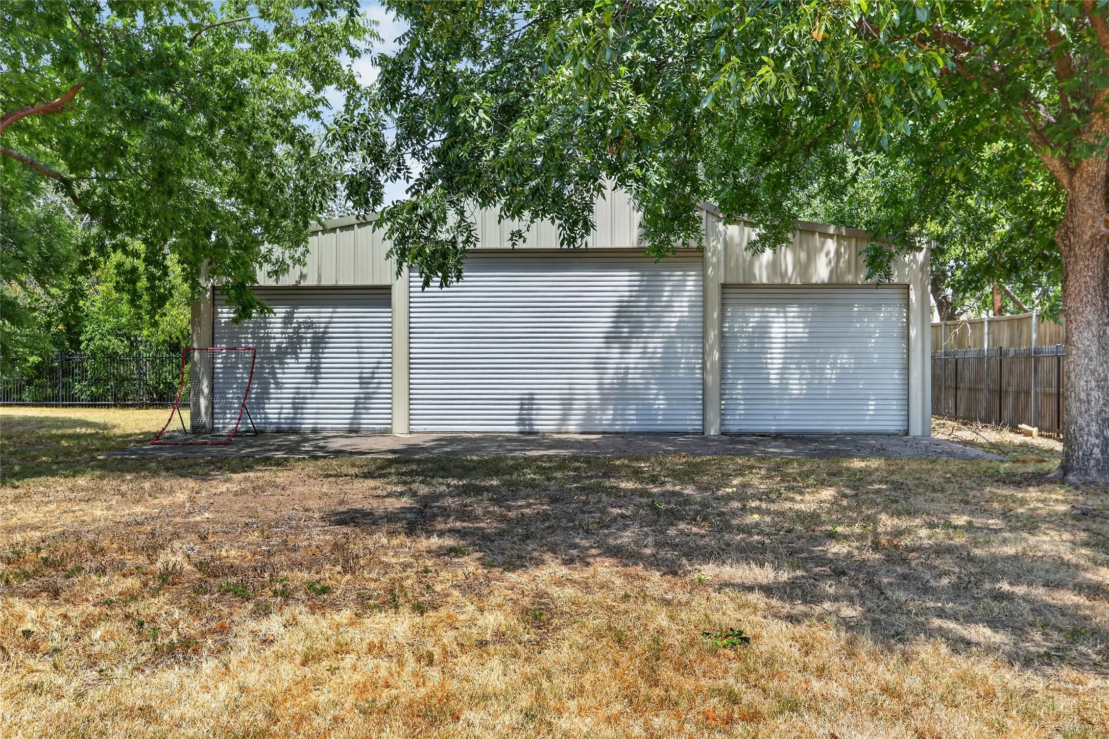Single Family Residence For Rent in Tarrant County , 1400 Emerald Circle, Southlake, Texas 76092, 5 Bedroom, 4 Bathroom, 2 Garage spaces, 3,576 Sqft, built in 1984, mls#21371192, Real Estate Agent in Southlake, Homes For Rent in Tarrant county, Homes For Rent in Southlake, Realtor in Southlake Texas, Real Estate Brokerage Independent Realty Texas, Luminita Cordes Realtor