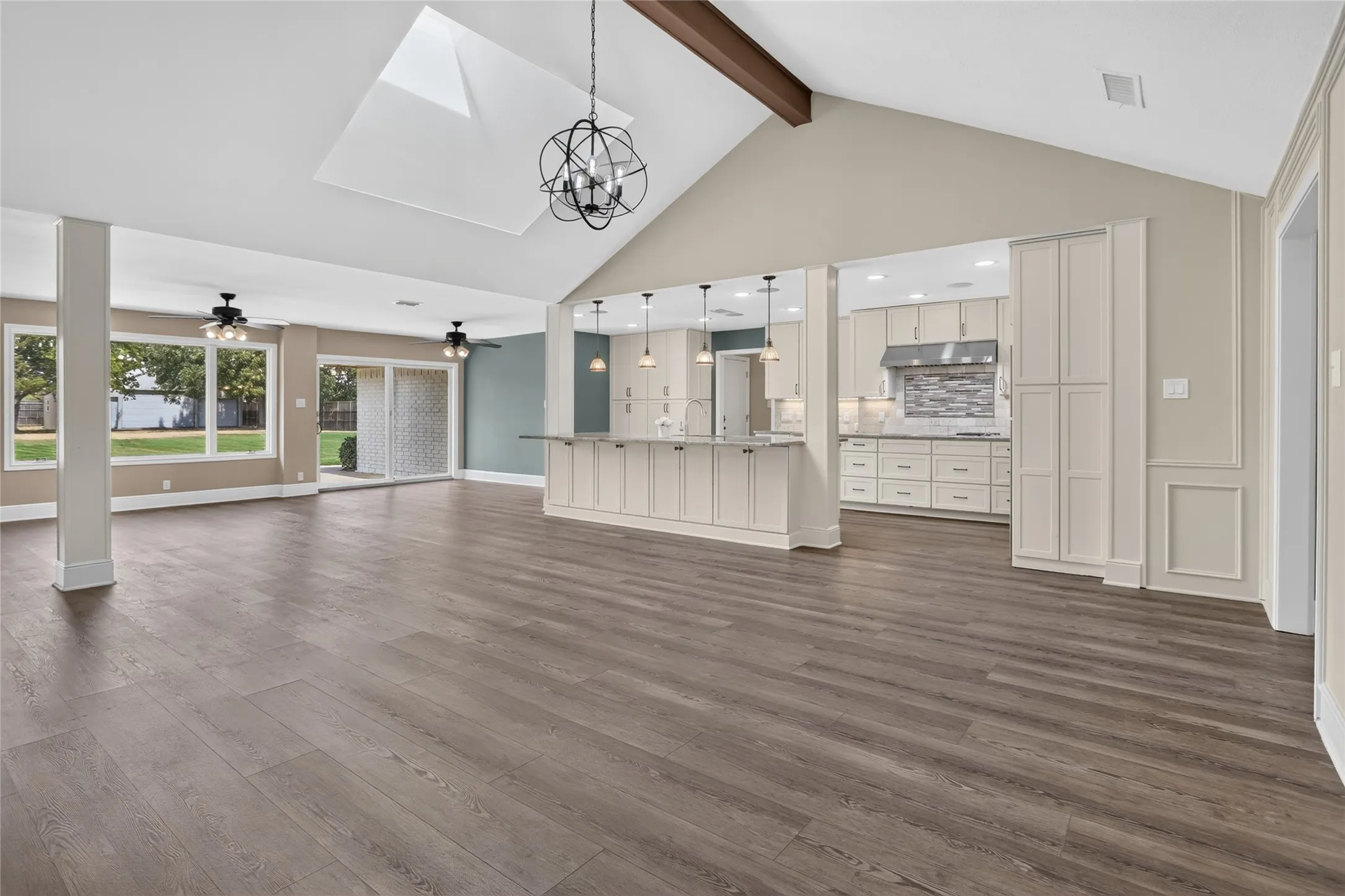 Single Family Residence For Rent in Tarrant County , 1400 Emerald Circle, Southlake, Texas 76092, 5 Bedroom, 4 Bathroom, 2 Garage spaces, 3,576 Sqft, built in 1984, mls#21371192, Real Estate Agent in Southlake, Homes For Rent in Tarrant county, Homes For Rent in Southlake, Realtor in Southlake Texas, Real Estate Brokerage Independent Realty Texas, Luminita Cordes Realtor
