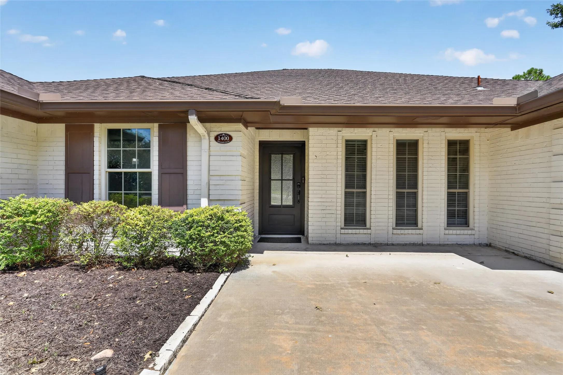 Single Family Residence For Rent in Tarrant County , 1400 Emerald Circle, Southlake, Texas 76092, 5 Bedroom, 4 Bathroom, 2 Garage spaces, 3,576 Sqft, built in 1984, mls#21371192, Real Estate Agent in Southlake, Homes For Rent in Tarrant county, Homes For Rent in Southlake, Realtor in Southlake Texas, Real Estate Brokerage Independent Realty Texas, Luminita Cordes Realtor