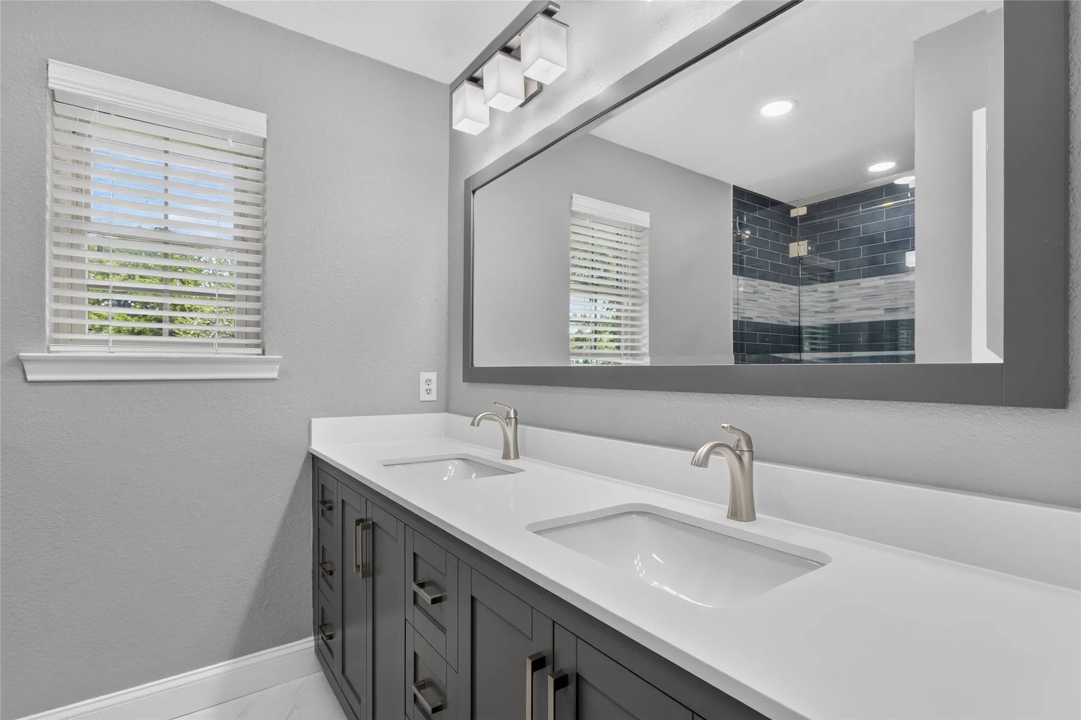 Hall Bath near 3 secondary bedrooms