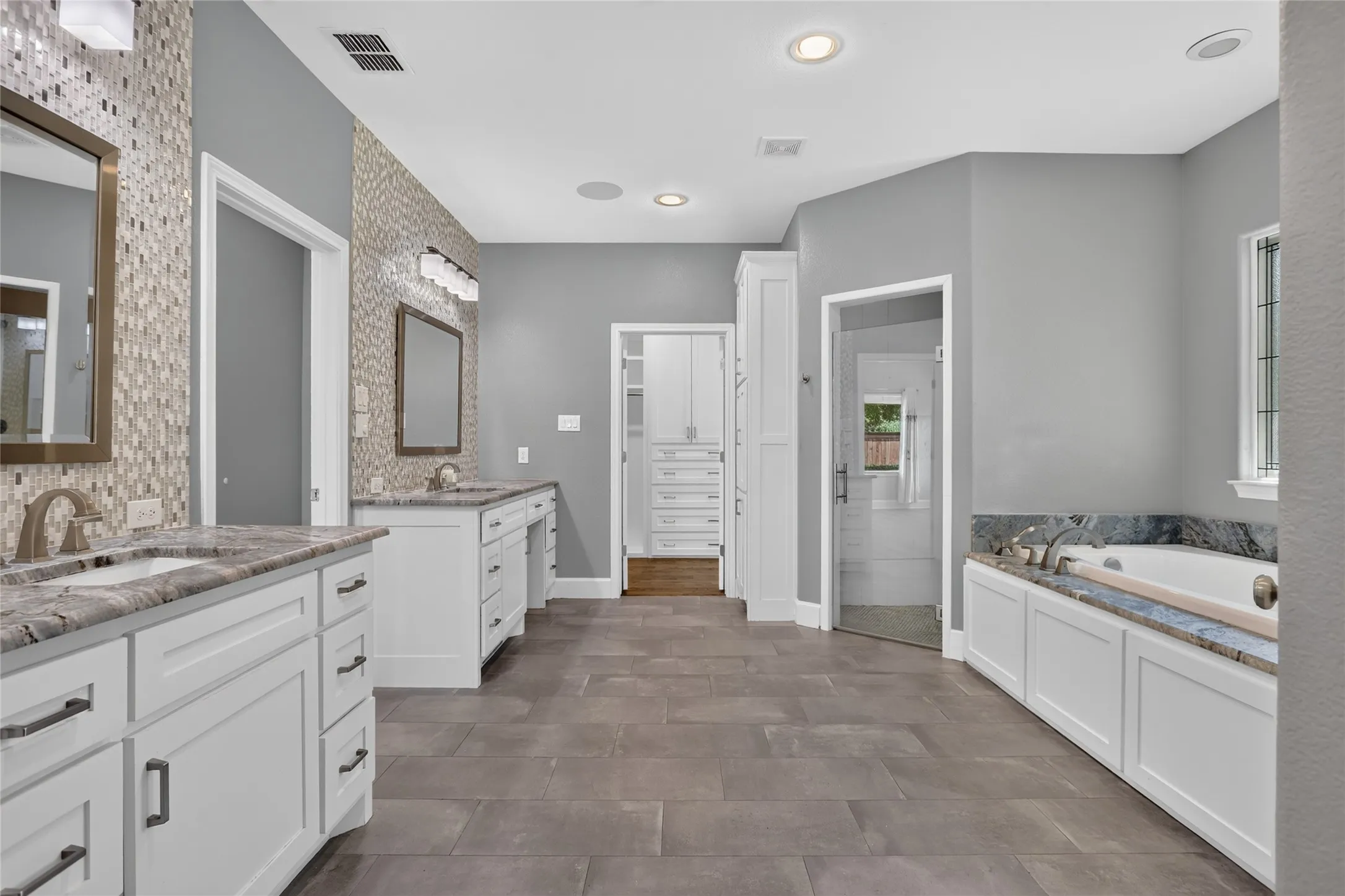 Single Family Residence For Rent in Tarrant County , 1400 Emerald Circle, Southlake, Texas 76092, 5 Bedroom, 4 Bathroom, 2 Garage spaces, 3,576 Sqft, built in 1984, mls#21371192, Real Estate Agent in Southlake, Homes For Rent in Tarrant county, Homes For Rent in Southlake, Realtor in Southlake Texas, Real Estate Brokerage Independent Realty Texas, Luminita Cordes Realtor