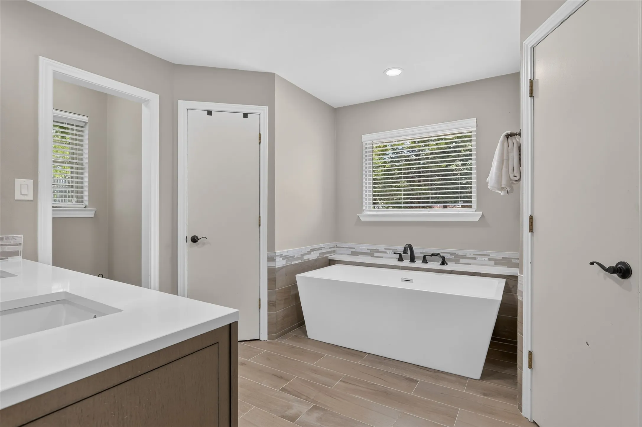 Single Family Residence For Rent in Tarrant County , 1400 Emerald Circle, Southlake, Texas 76092, 5 Bedroom, 4 Bathroom, 2 Garage spaces, 3,576 Sqft, built in 1984, mls#21371192, Real Estate Agent in Southlake, Homes For Rent in Tarrant county, Homes For Rent in Southlake, Realtor in Southlake Texas, Real Estate Brokerage Independent Realty Texas, Luminita Cordes Realtor