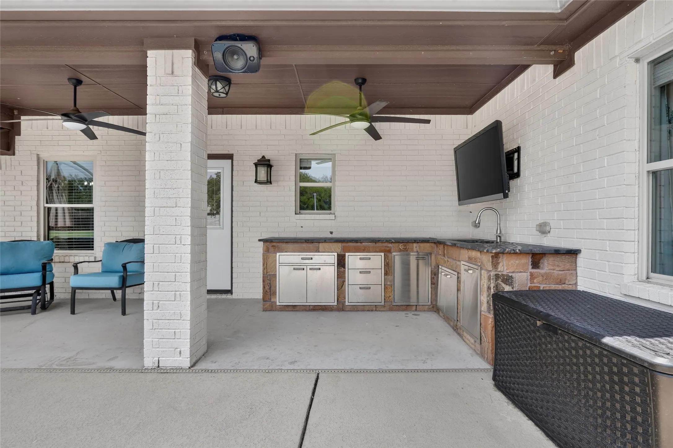 Single Family Residence For Rent in Tarrant County , 1400 Emerald Circle, Southlake, Texas 76092, 5 Bedroom, 4 Bathroom, 2 Garage spaces, 3,576 Sqft, built in 1984, mls#21371192, Real Estate Agent in Southlake, Homes For Rent in Tarrant county, Homes For Rent in Southlake, Realtor in Southlake Texas, Real Estate Brokerage Independent Realty Texas, Luminita Cordes Realtor