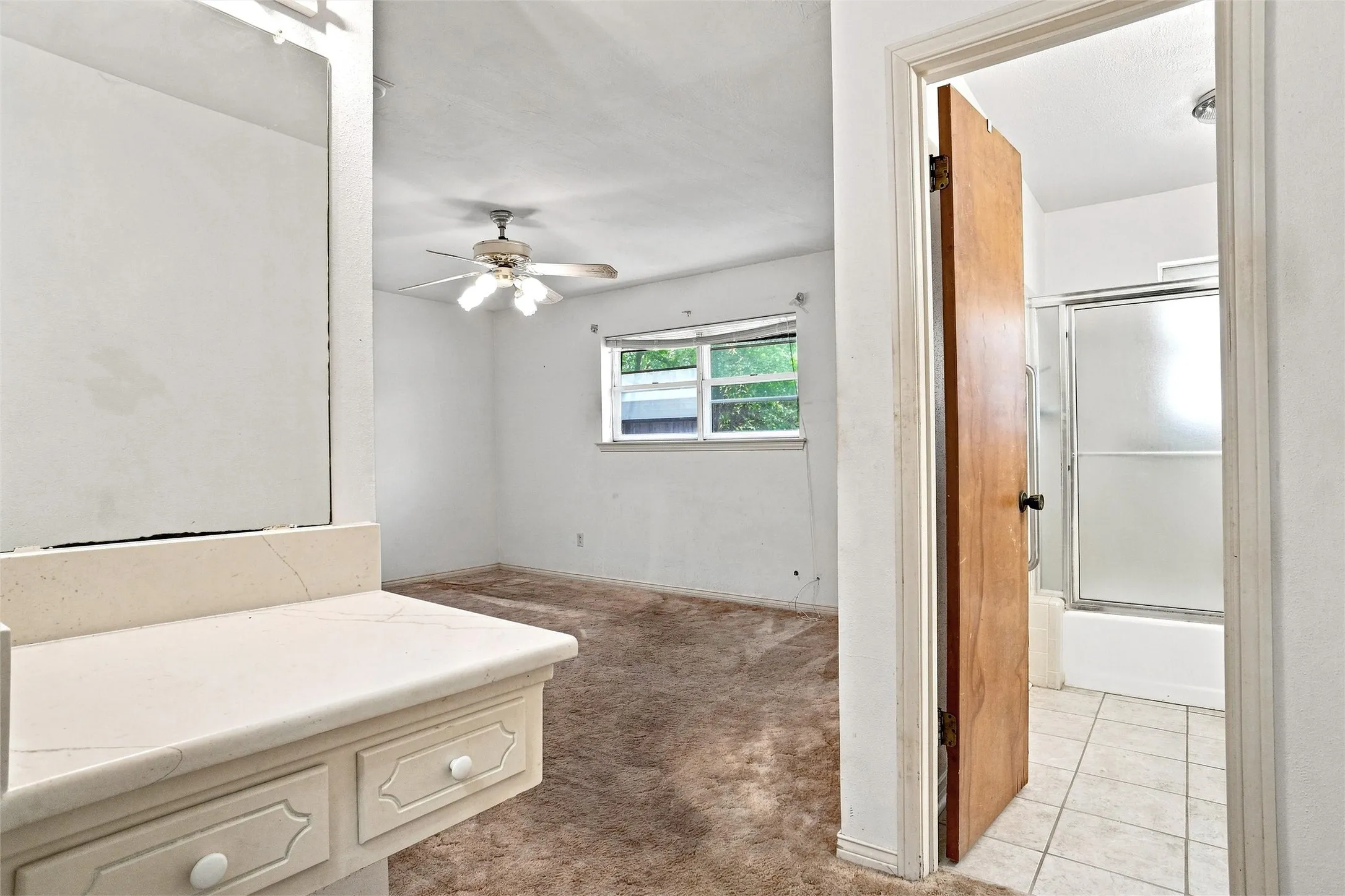 Single Family Residence For Sale in Tarrant County , 113 Wildwood Court, Azle, Texas 76020, 3 Bedroom, 3 Bathroom, 3 Garage spaces, 2,276 Sqft, built in 1970, mls#21372993, Real Estate Agent in Azle, Homes For Sale in Tarrant county, Homes For Sale in Azle, Realtor in Azle Texas, Real Estate Brokerage Independent Realty Texas, Luminita Cordes Realtor