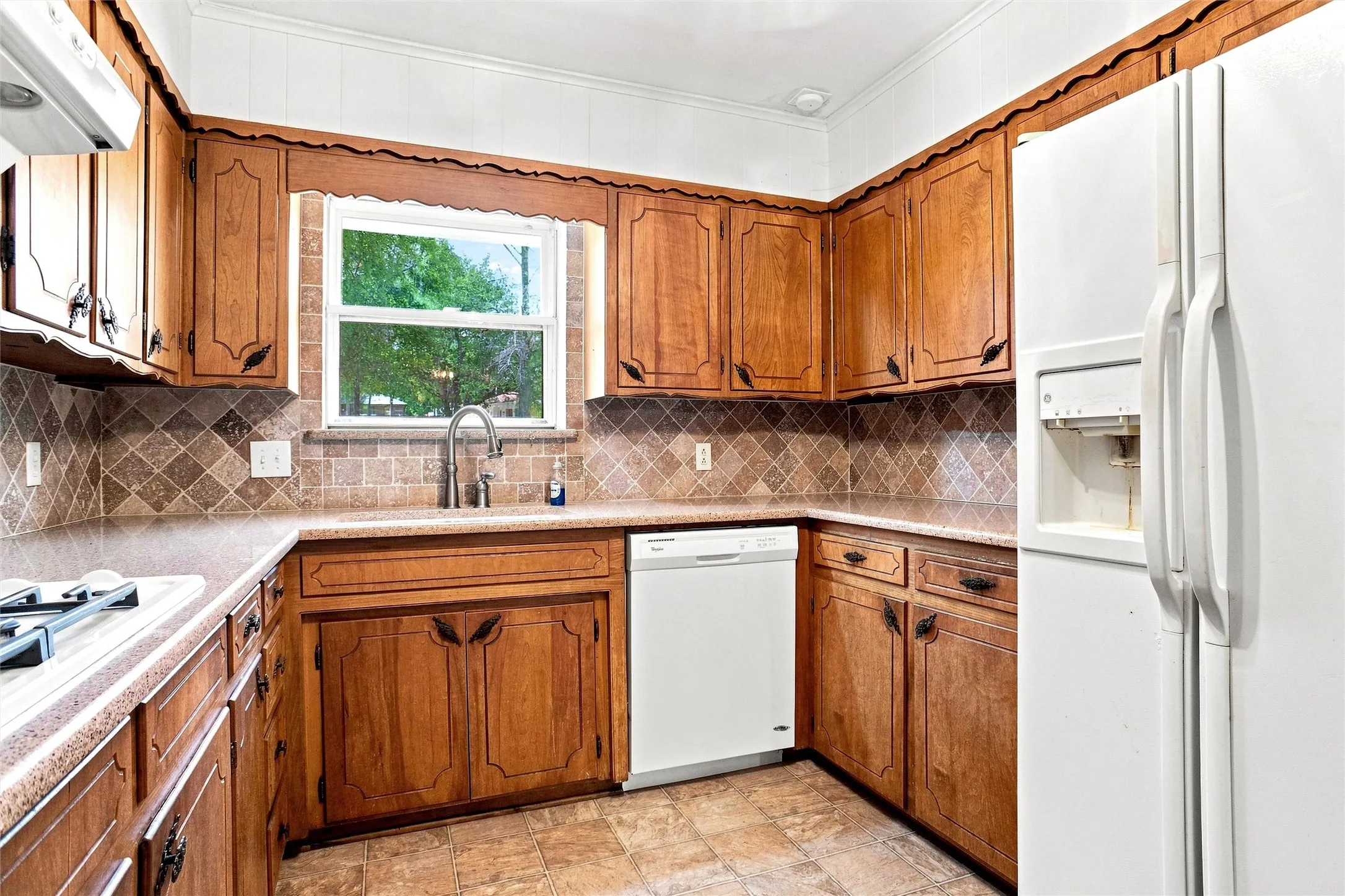 Single Family Residence For Sale in Tarrant County , 113 Wildwood Court, Azle, Texas 76020, 3 Bedroom, 3 Bathroom, 3 Garage spaces, 2,276 Sqft, built in 1970, mls#21372993, Real Estate Agent in Azle, Homes For Sale in Tarrant county, Homes For Sale in Azle, Realtor in Azle Texas, Real Estate Brokerage Independent Realty Texas, Luminita Cordes Realtor