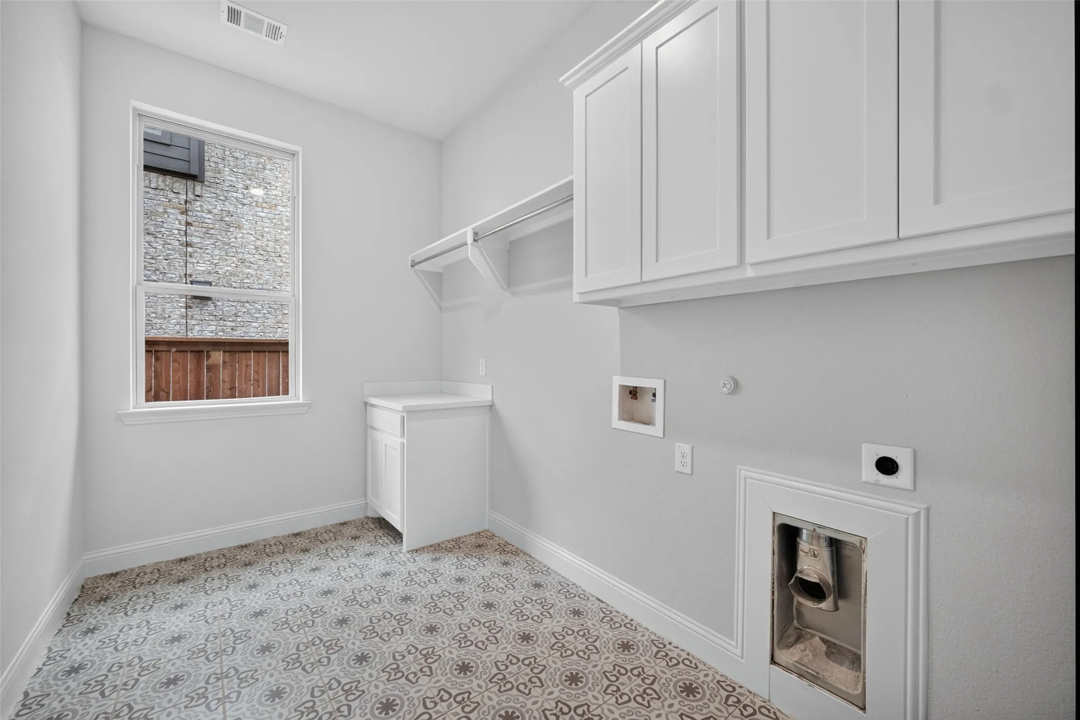 Single Family Residence For Rent in Johnson County , 1316 Limestone Ridge Road, Mansfield, Texas 76063, 4 Bedroom, 5 Bathroom, 3 Garage spaces, 4,063 Sqft, built in 2022, mls#21369828, Real Estate Agent in Mansfield, Homes For Rent in Johnson county, Homes For Rent in Mansfield, Realtor in Mansfield Texas, Real Estate Brokerage Independent Realty Texas, Luminita Cordes Realtor