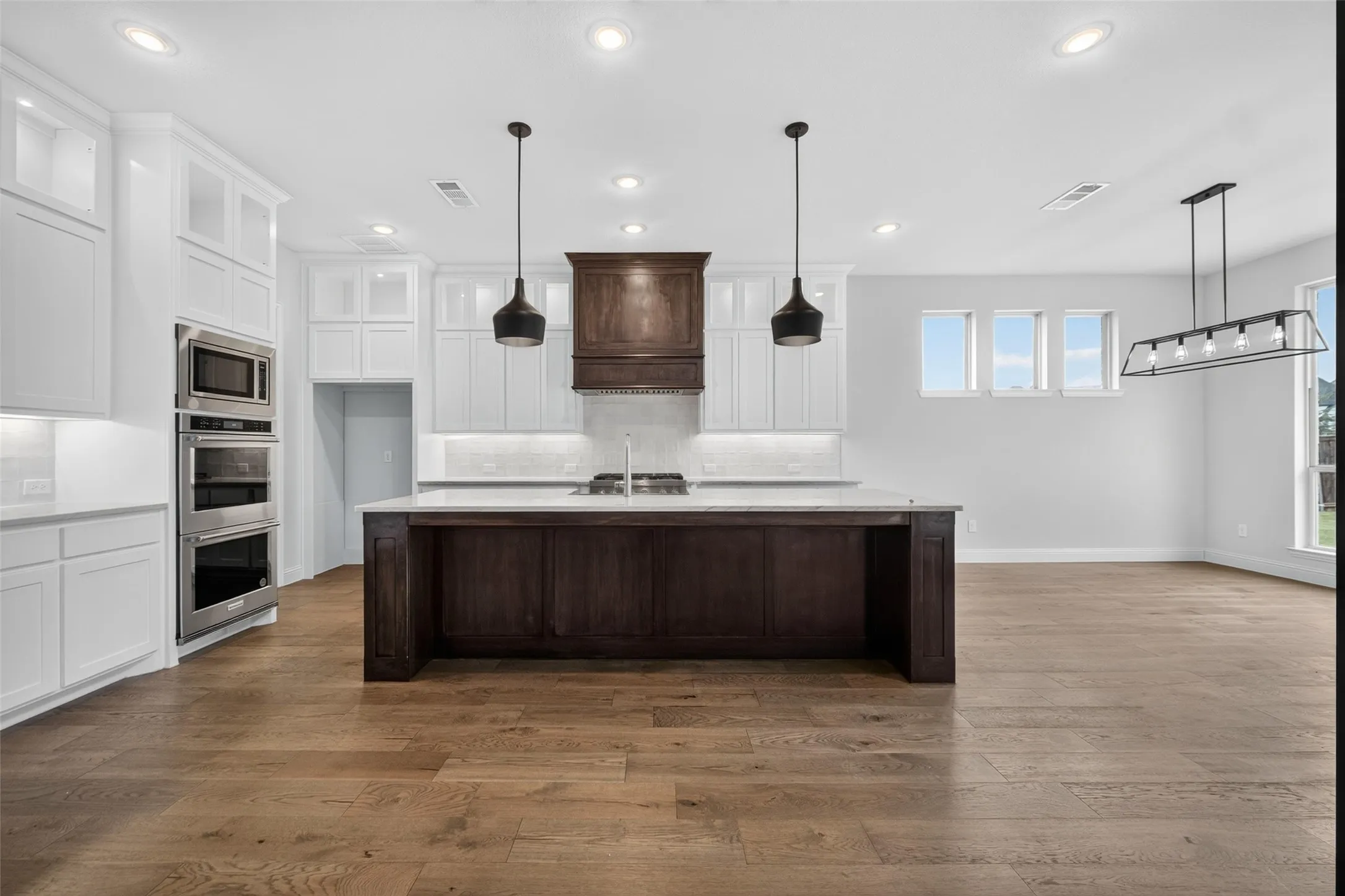 Single Family Residence For Rent in Johnson County , 1316 Limestone Ridge Road, Mansfield, Texas 76063, 4 Bedroom, 5 Bathroom, 3 Garage spaces, 4,063 Sqft, built in 2022, mls#21369828, Real Estate Agent in Mansfield, Homes For Rent in Johnson county, Homes For Rent in Mansfield, Realtor in Mansfield Texas, Real Estate Brokerage Independent Realty Texas, Luminita Cordes Realtor