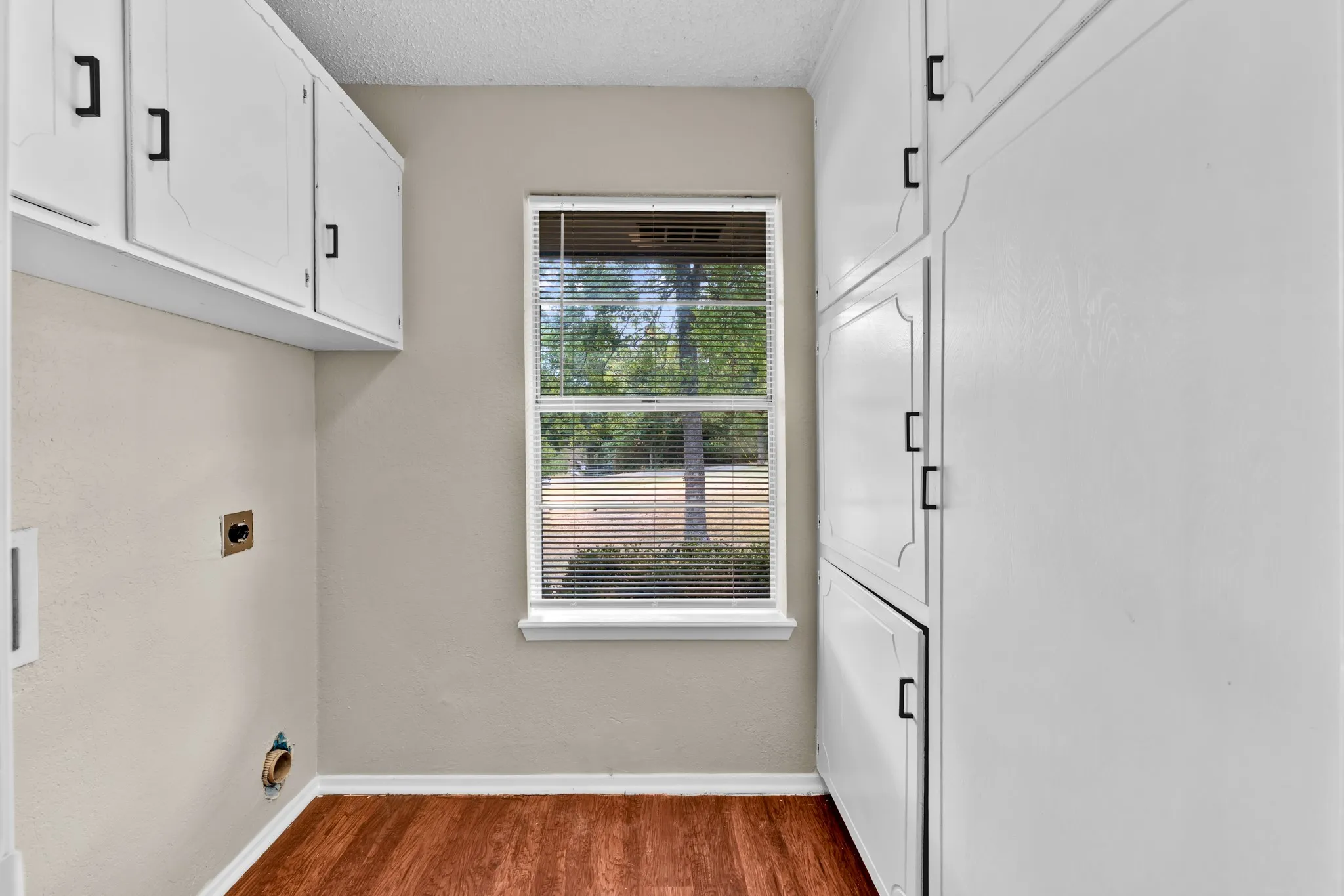 Single Family Residence For Sale in Kaufman County , 15651 Watson Drive, Kemp, Texas 75143, 3 Bedroom, 2 Bathroom, 2 Garage spaces, 1,772 Sqft, built in 1989, mls#21372996, Real Estate Agent in Kemp, Homes For Sale in Kaufman county, Homes For Sale in Kemp, Realtor in Kemp Texas, Real Estate Brokerage Independent Realty Texas, Luminita Cordes Realtor