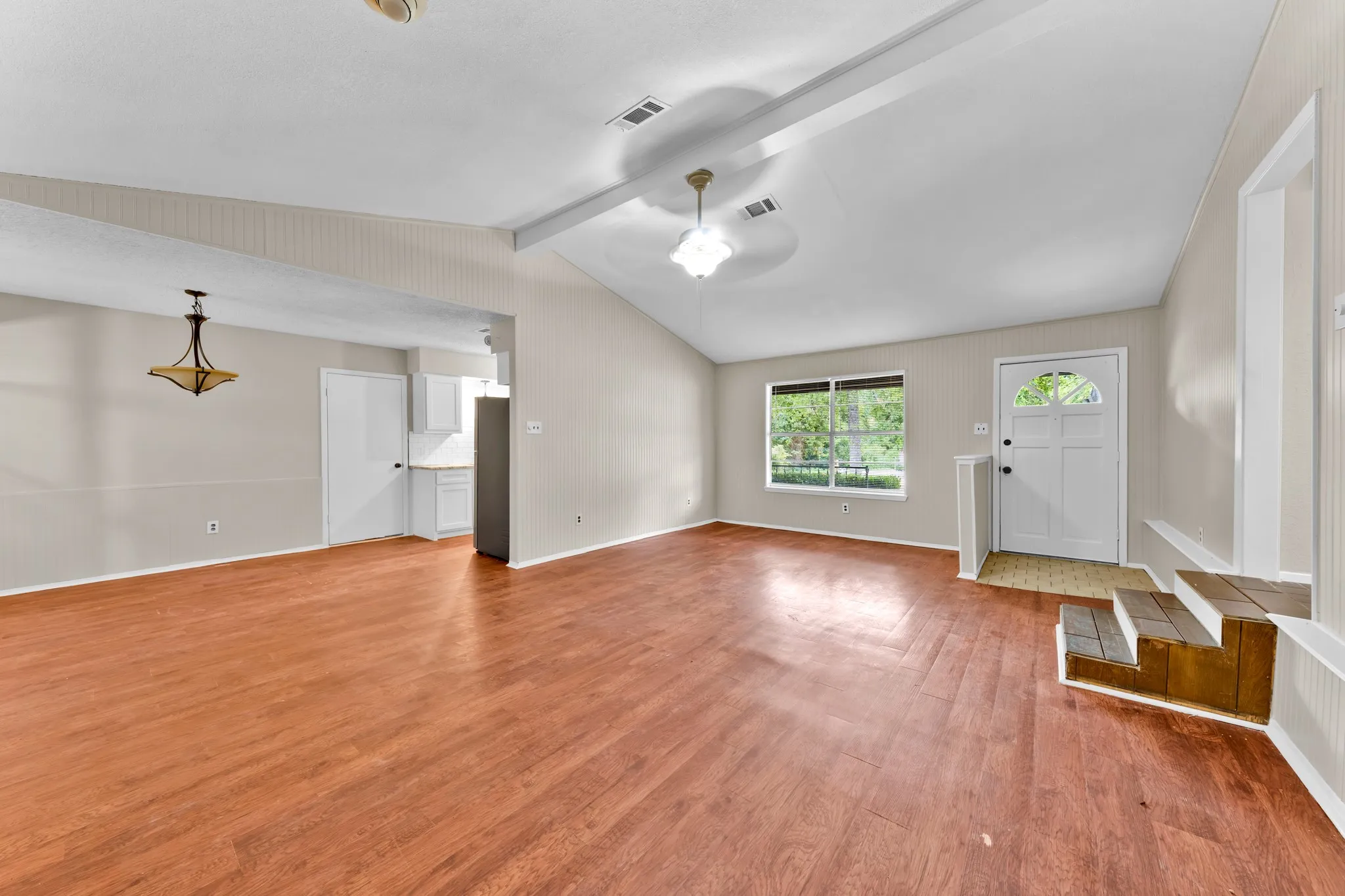 Single Family Residence For Sale in Kaufman County , 15651 Watson Drive, Kemp, Texas 75143, 3 Bedroom, 2 Bathroom, 2 Garage spaces, 1,772 Sqft, built in 1989, mls#21372996, Real Estate Agent in Kemp, Homes For Sale in Kaufman county, Homes For Sale in Kemp, Realtor in Kemp Texas, Real Estate Brokerage Independent Realty Texas, Luminita Cordes Realtor