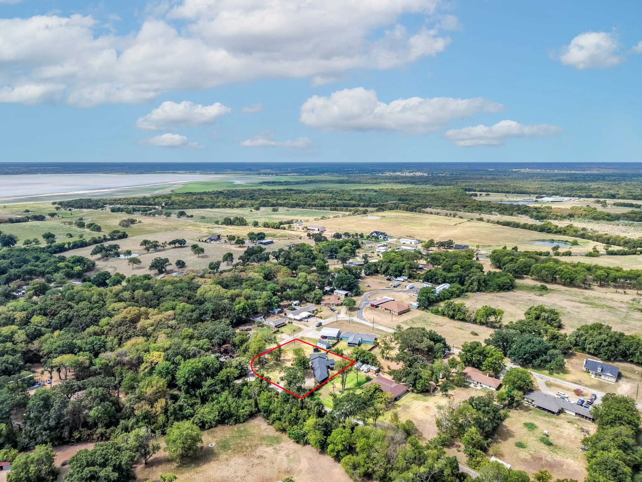 Single Family Residence For Sale in Kaufman County , 15651 Watson Drive, Kemp, Texas 75143, 3 Bedroom, 2 Bathroom, 2 Garage spaces, 1,772 Sqft, built in 1989, mls#21372996, Real Estate Agent in Kemp, Homes For Sale in Kaufman county, Homes For Sale in Kemp, Realtor in Kemp Texas, Real Estate Brokerage Independent Realty Texas, Luminita Cordes Realtor