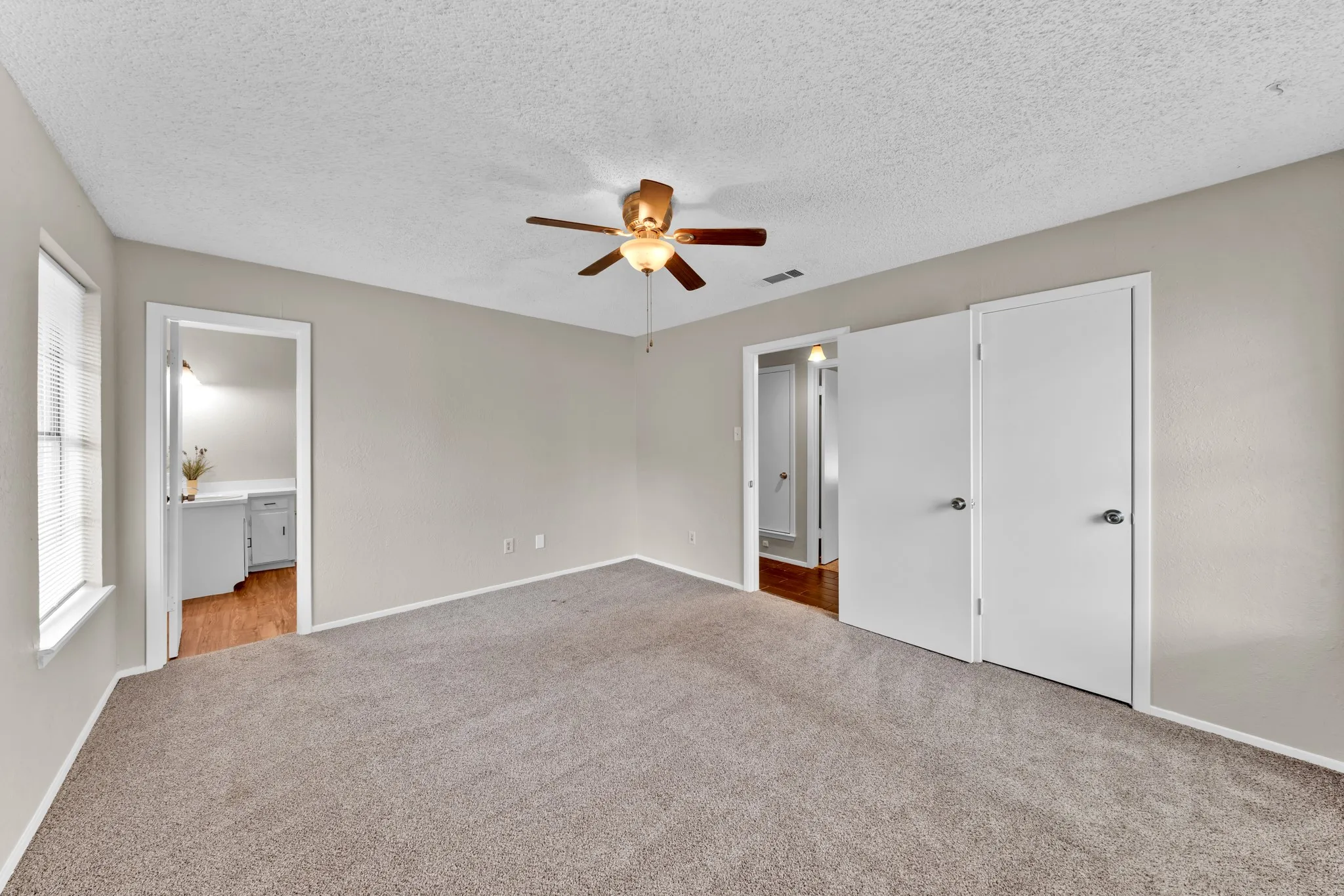 Single Family Residence For Sale in Kaufman County , 15651 Watson Drive, Kemp, Texas 75143, 3 Bedroom, 2 Bathroom, 2 Garage spaces, 1,772 Sqft, built in 1989, mls#21372996, Real Estate Agent in Kemp, Homes For Sale in Kaufman county, Homes For Sale in Kemp, Realtor in Kemp Texas, Real Estate Brokerage Independent Realty Texas, Luminita Cordes Realtor