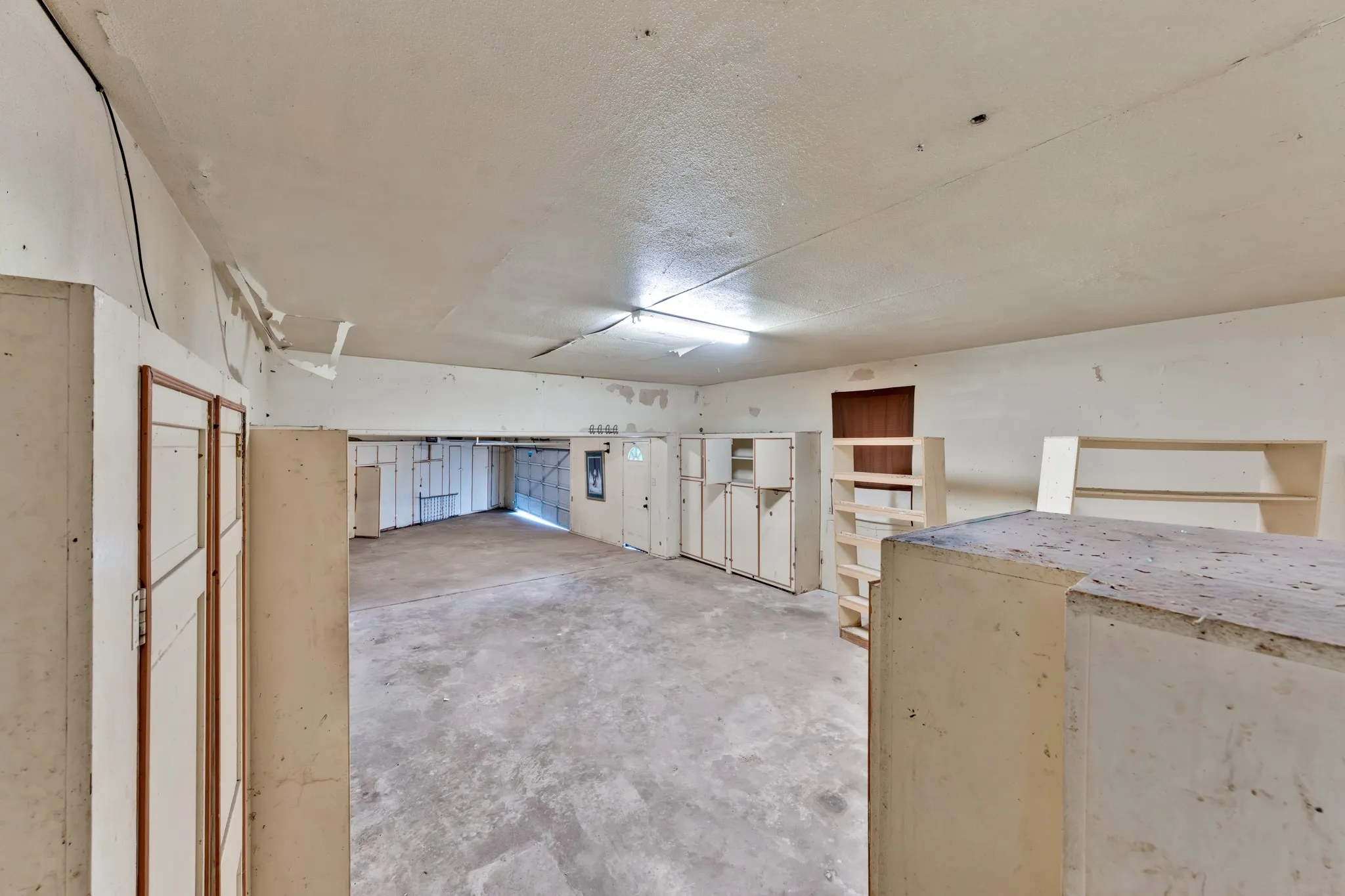 Single Family Residence For Sale in Kaufman County , 15651 Watson Drive, Kemp, Texas 75143, 3 Bedroom, 2 Bathroom, 2 Garage spaces, 1,772 Sqft, built in 1989, mls#21372996, Real Estate Agent in Kemp, Homes For Sale in Kaufman county, Homes For Sale in Kemp, Realtor in Kemp Texas, Real Estate Brokerage Independent Realty Texas, Luminita Cordes Realtor