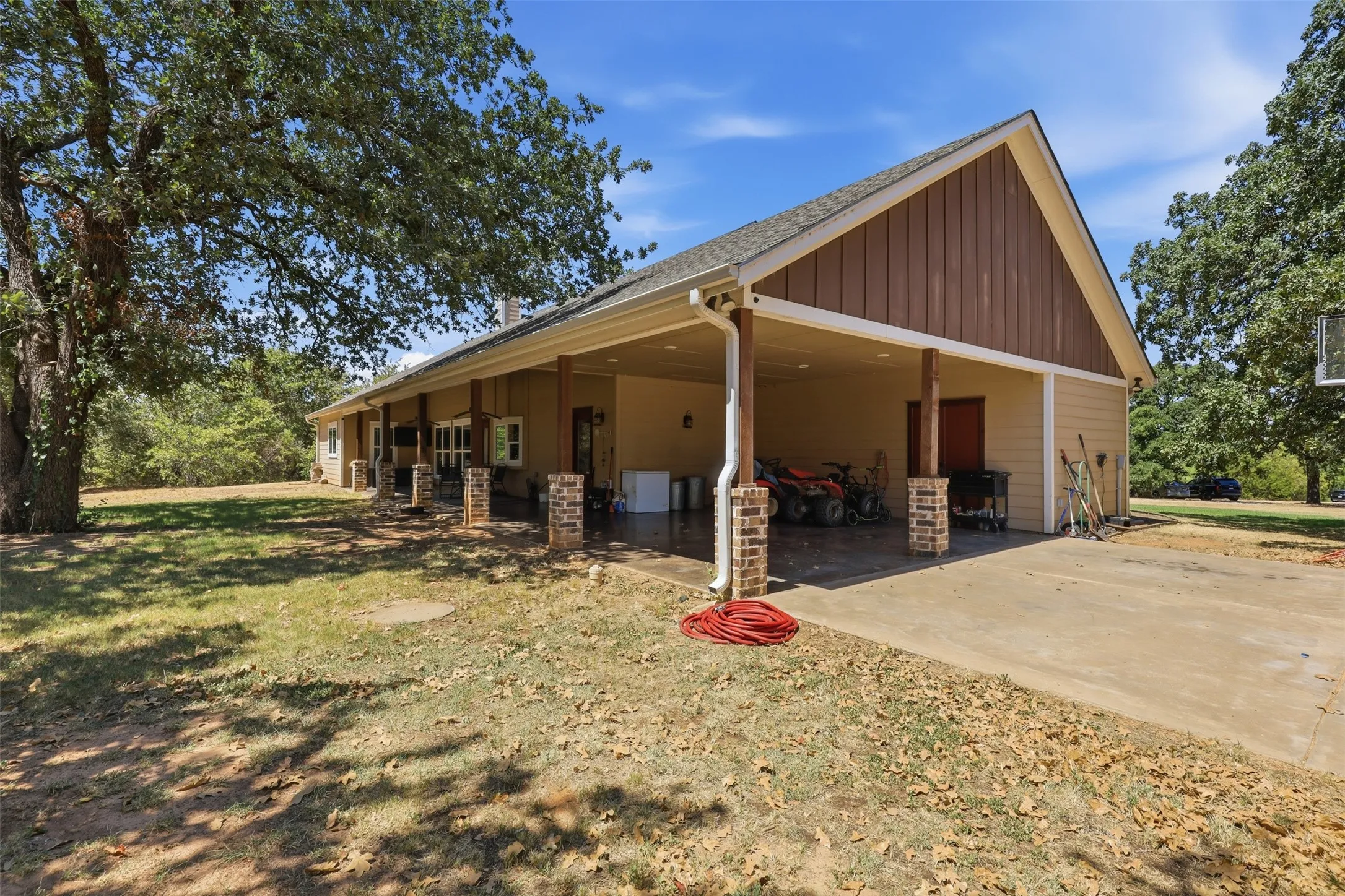 Single Family Residence For Sale in Erath County , 3570 County Road 180, Stephenville, Texas 76401, 4 Bedroom, 4 Bathroom, Garage spaces, 2,655 Sqft, built in 2016, mls#21372983, Real Estate Agent in Stephenville, Homes For Sale in Erath county, Homes For Sale in Stephenville, Realtor in Stephenville Texas, Real Estate Brokerage Independent Realty Texas, Luminita Cordes Realtor