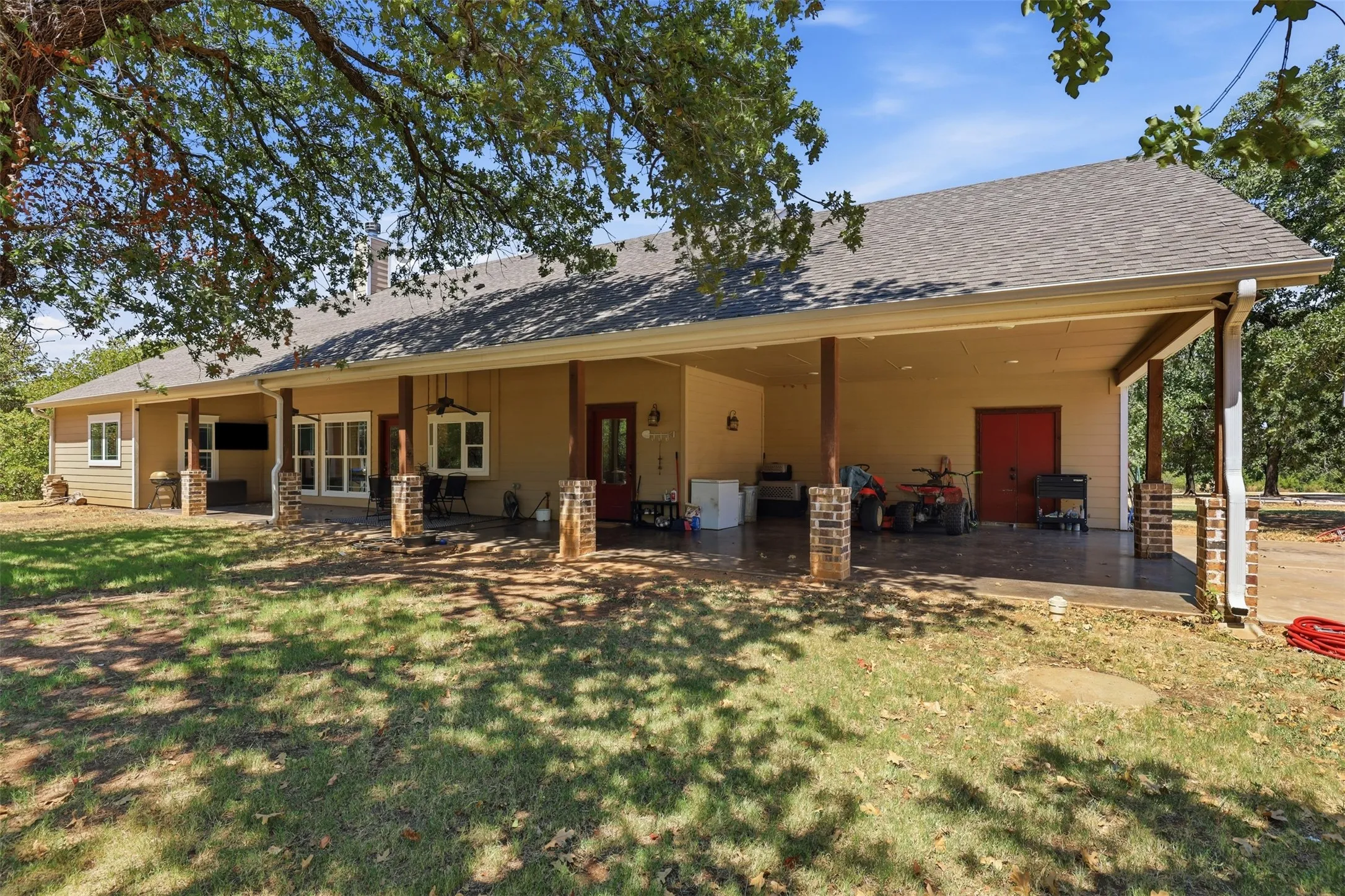 Single Family Residence For Sale in Erath County , 3570 County Road 180, Stephenville, Texas 76401, 4 Bedroom, 4 Bathroom, Garage spaces, 2,655 Sqft, built in 2016, mls#21372983, Real Estate Agent in Stephenville, Homes For Sale in Erath county, Homes For Sale in Stephenville, Realtor in Stephenville Texas, Real Estate Brokerage Independent Realty Texas, Luminita Cordes Realtor