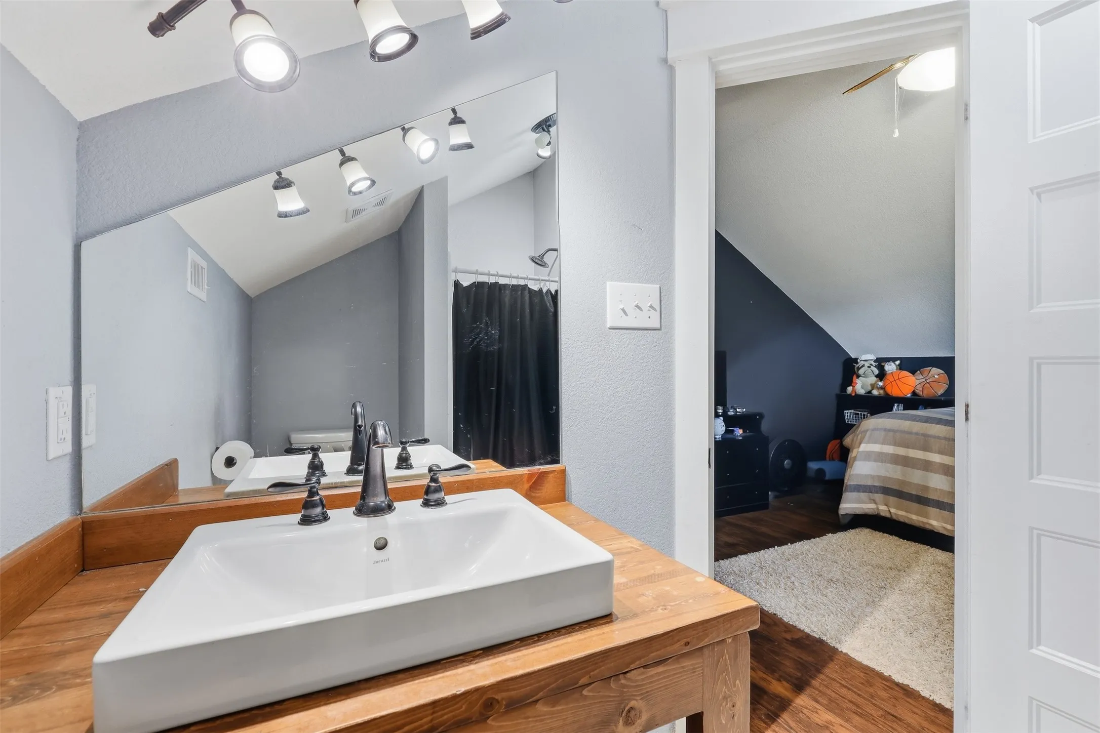 Upstairs bathroom