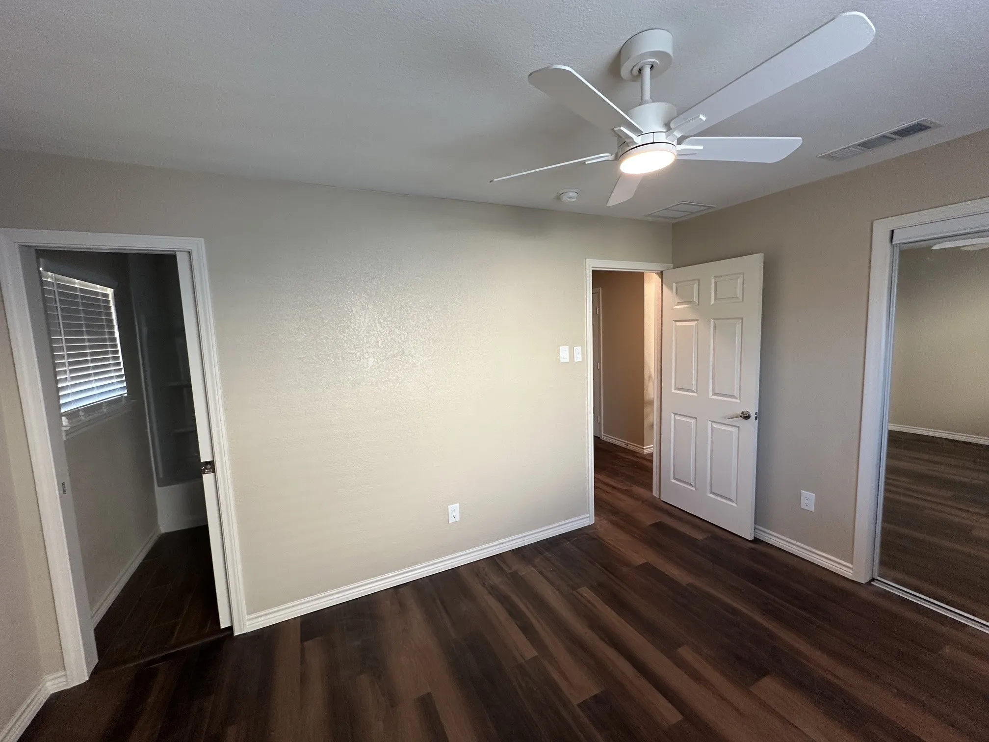 Single Family Residence For Rent in Dallas County , 1418 Homestead Place, Garland, Texas 75044, 4 Bedroom, 2 Bathroom, 1 Garage spaces, 1,850 Sqft, built in 1970, mls#21372997, Real Estate Agent in Garland, Homes For Rent in Dallas county, Homes For Rent in Garland, Realtor in Garland Texas, Real Estate Brokerage Independent Realty Texas, Luminita Cordes Realtor