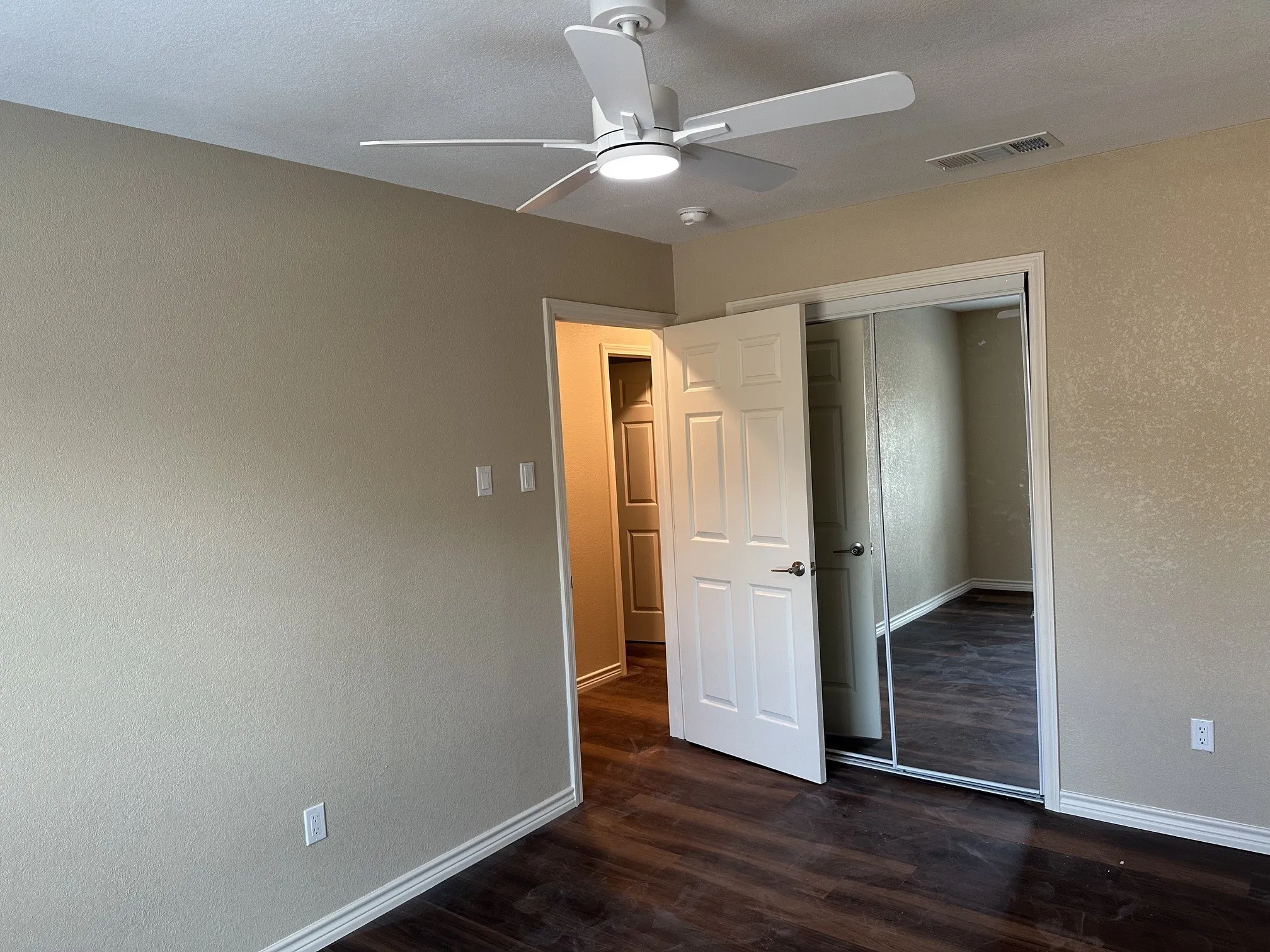Single Family Residence For Rent in Dallas County , 1418 Homestead Place, Garland, Texas 75044, 4 Bedroom, 2 Bathroom, 1 Garage spaces, 1,850 Sqft, built in 1970, mls#21372997, Real Estate Agent in Garland, Homes For Rent in Dallas county, Homes For Rent in Garland, Realtor in Garland Texas, Real Estate Brokerage Independent Realty Texas, Luminita Cordes Realtor