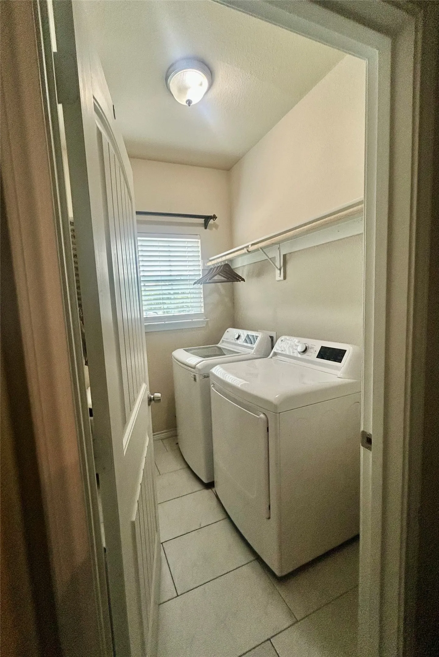 Single Family Residence For Sale in Dallas County , 2807 Ainwick Court, Dallas, Texas 75227, 4 Bedroom, 3 Bathroom, 1 Garage spaces, 1,958 Sqft, built in 2019, mls#21370736, Real Estate Agent in Dallas, Homes For Sale in Dallas county, Homes For Sale in Dallas, Realtor in Dallas Texas, Real Estate Brokerage Independent Realty Texas, Luminita Cordes Realtor
