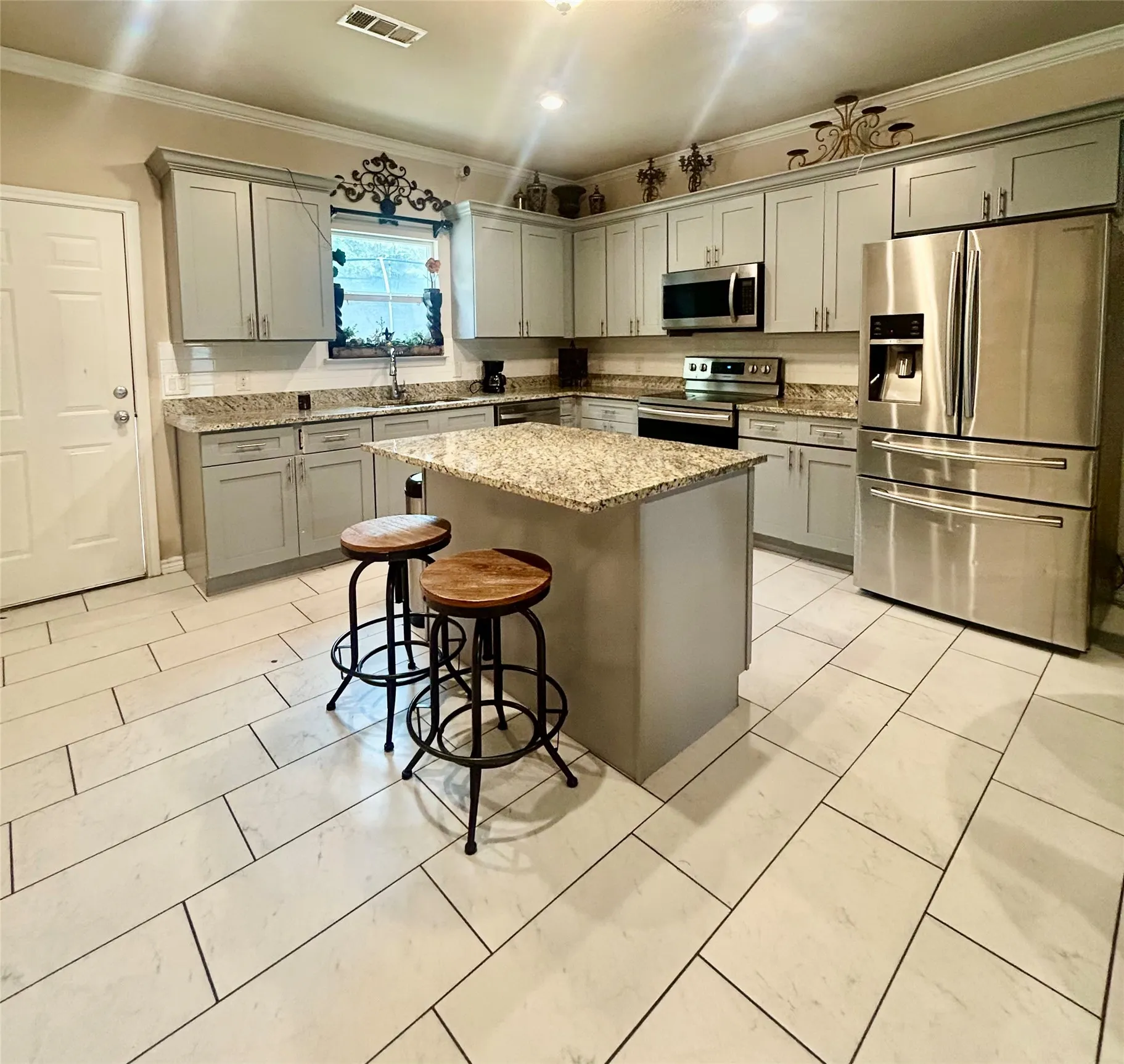 Single Family Residence For Sale in Dallas County , 2807 Ainwick Court, Dallas, Texas 75227, 4 Bedroom, 3 Bathroom, 1 Garage spaces, 1,958 Sqft, built in 2019, mls#21370736, Real Estate Agent in Dallas, Homes For Sale in Dallas county, Homes For Sale in Dallas, Realtor in Dallas Texas, Real Estate Brokerage Independent Realty Texas, Luminita Cordes Realtor
