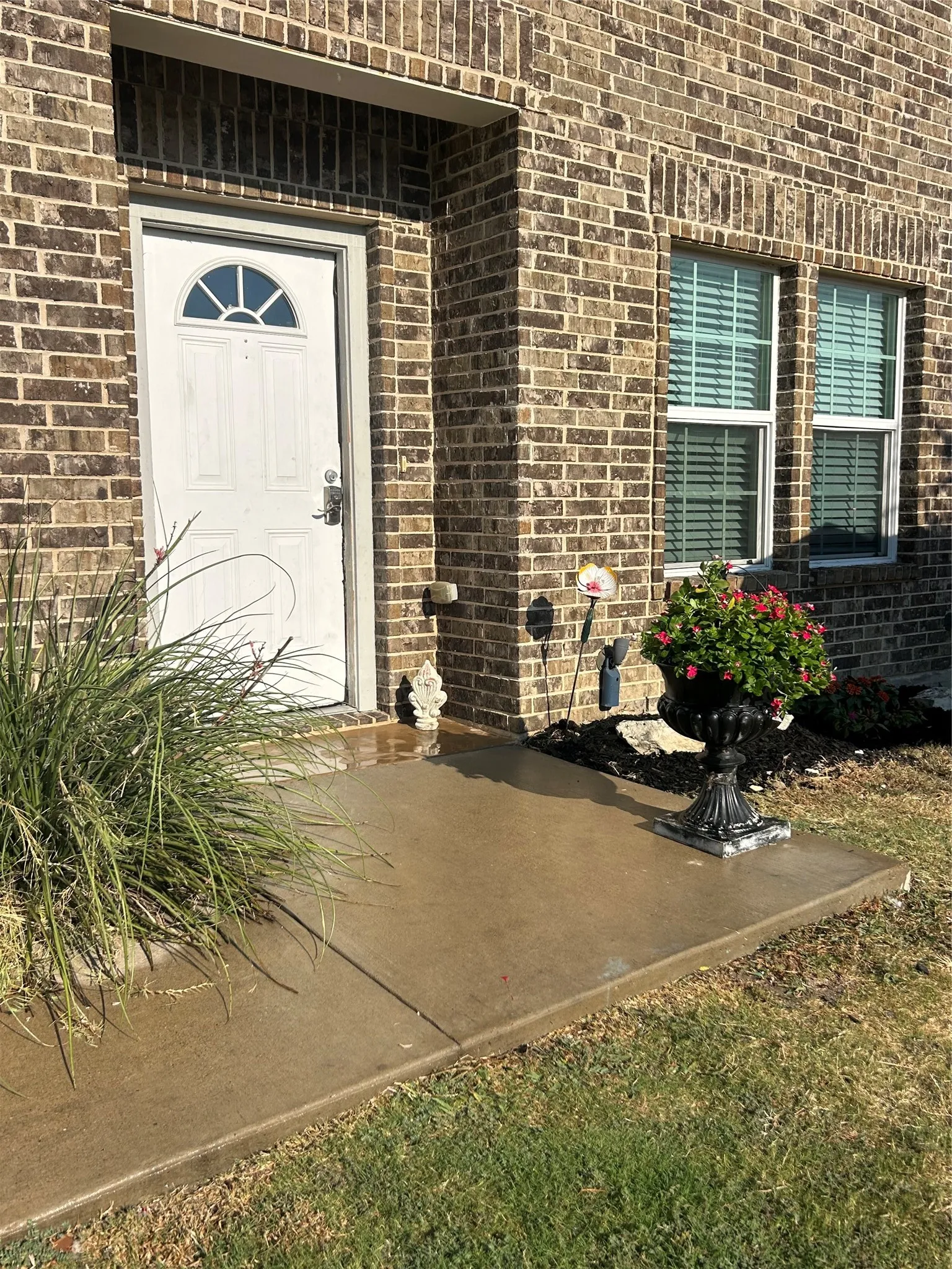Single Family Residence For Sale in Dallas County , 2807 Ainwick Court, Dallas, Texas 75227, 4 Bedroom, 3 Bathroom, 1 Garage spaces, 1,958 Sqft, built in 2019, mls#21370736, Real Estate Agent in Dallas, Homes For Sale in Dallas county, Homes For Sale in Dallas, Realtor in Dallas Texas, Real Estate Brokerage Independent Realty Texas, Luminita Cordes Realtor