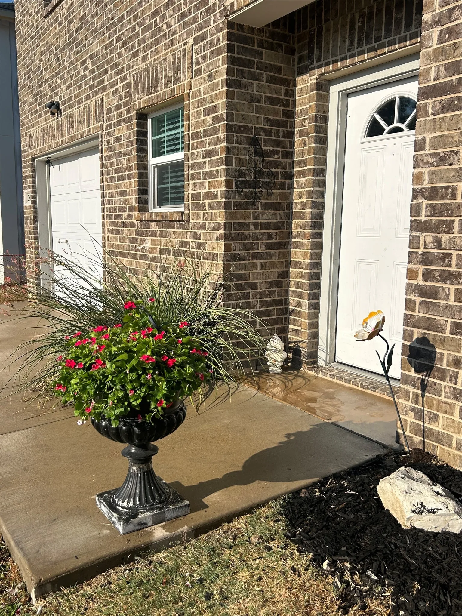 Single Family Residence For Sale in Dallas County , 2807 Ainwick Court, Dallas, Texas 75227, 4 Bedroom, 3 Bathroom, 1 Garage spaces, 1,958 Sqft, built in 2019, mls#21370736, Real Estate Agent in Dallas, Homes For Sale in Dallas county, Homes For Sale in Dallas, Realtor in Dallas Texas, Real Estate Brokerage Independent Realty Texas, Luminita Cordes Realtor
