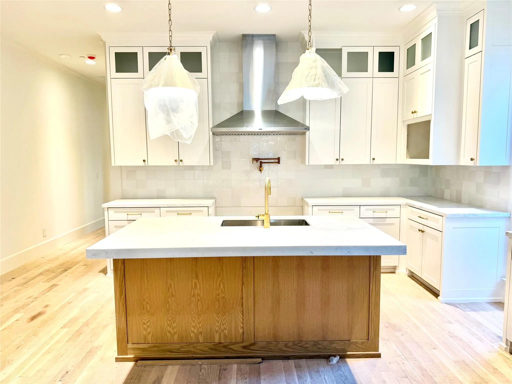 Kitchen with Gas Range & Built-in Refrigerator