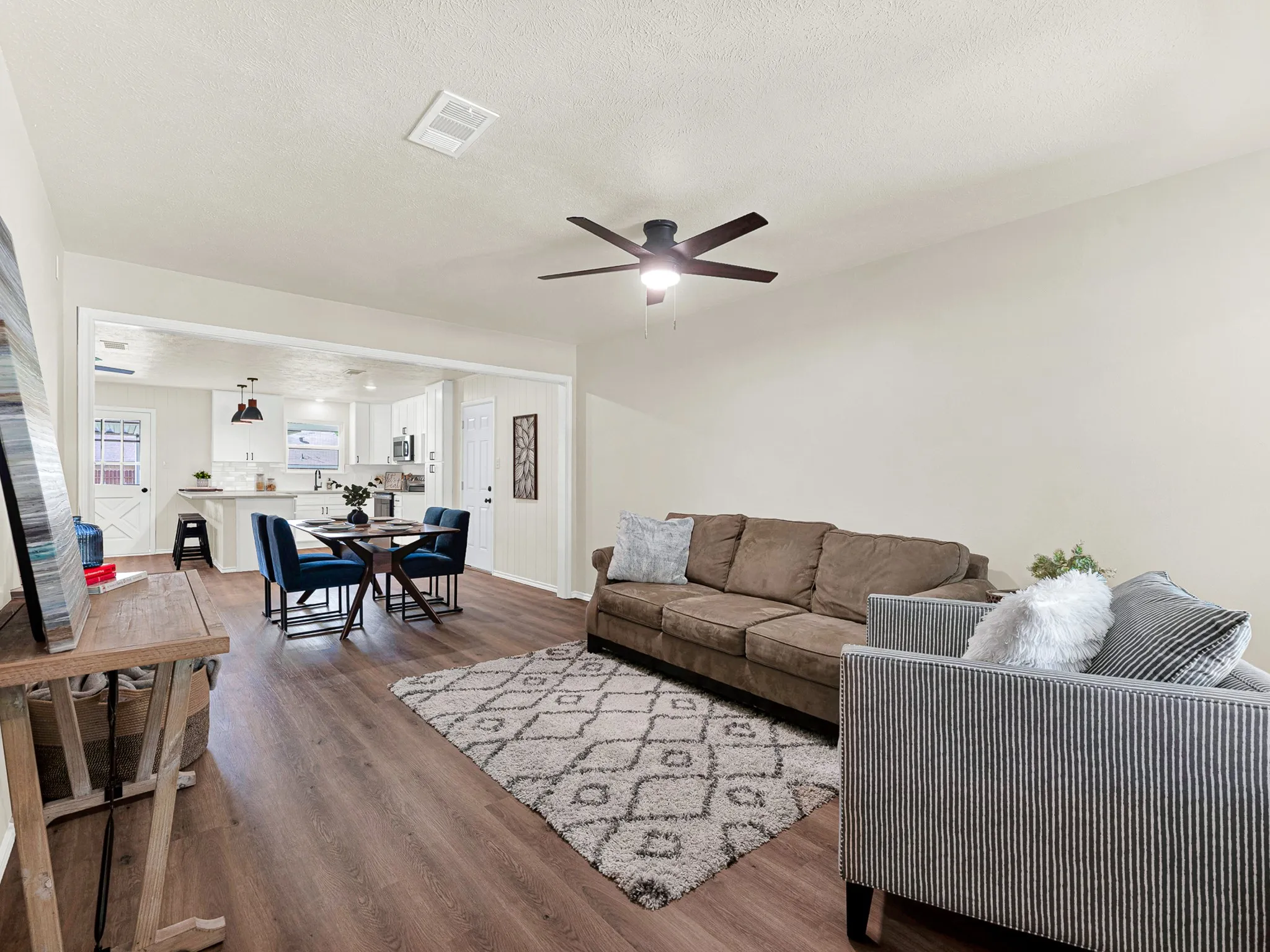 Single Family Residence For Sale in Dallas County , 1926 Normandy Drive, Irving, Texas 75060, 3 Bedroom, 2 Bathroom, 2 Garage spaces, 1,479 Sqft, built in 1964, mls#21372971, Real Estate Agent in Irving, Homes For Sale in Dallas county, Homes For Sale in Irving, Realtor in Irving Texas, Real Estate Brokerage Independent Realty Texas, Luminita Cordes Realtor