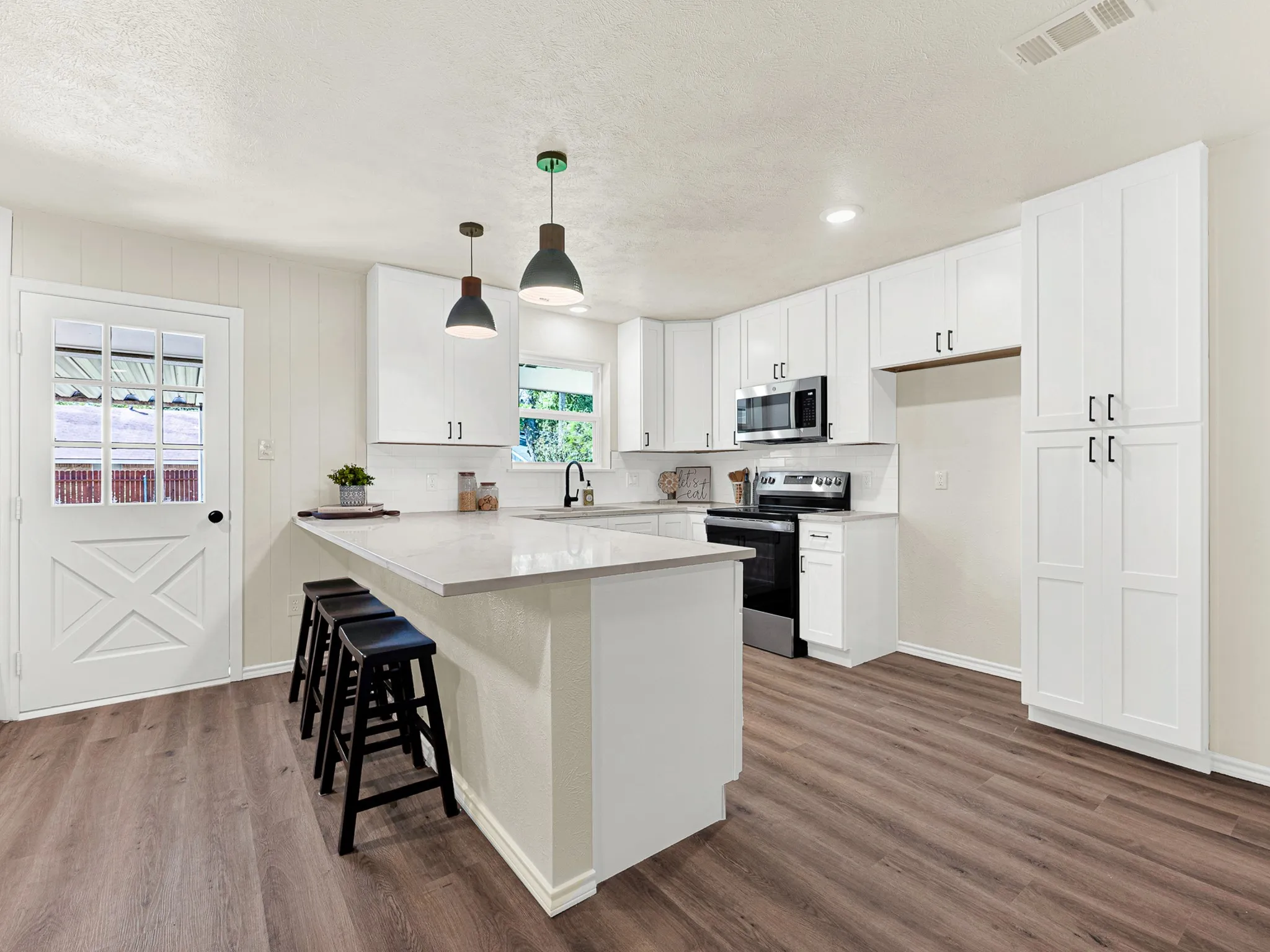 Single Family Residence For Sale in Dallas County , 1926 Normandy Drive, Irving, Texas 75060, 3 Bedroom, 2 Bathroom, 2 Garage spaces, 1,479 Sqft, built in 1964, mls#21372971, Real Estate Agent in Irving, Homes For Sale in Dallas county, Homes For Sale in Irving, Realtor in Irving Texas, Real Estate Brokerage Independent Realty Texas, Luminita Cordes Realtor