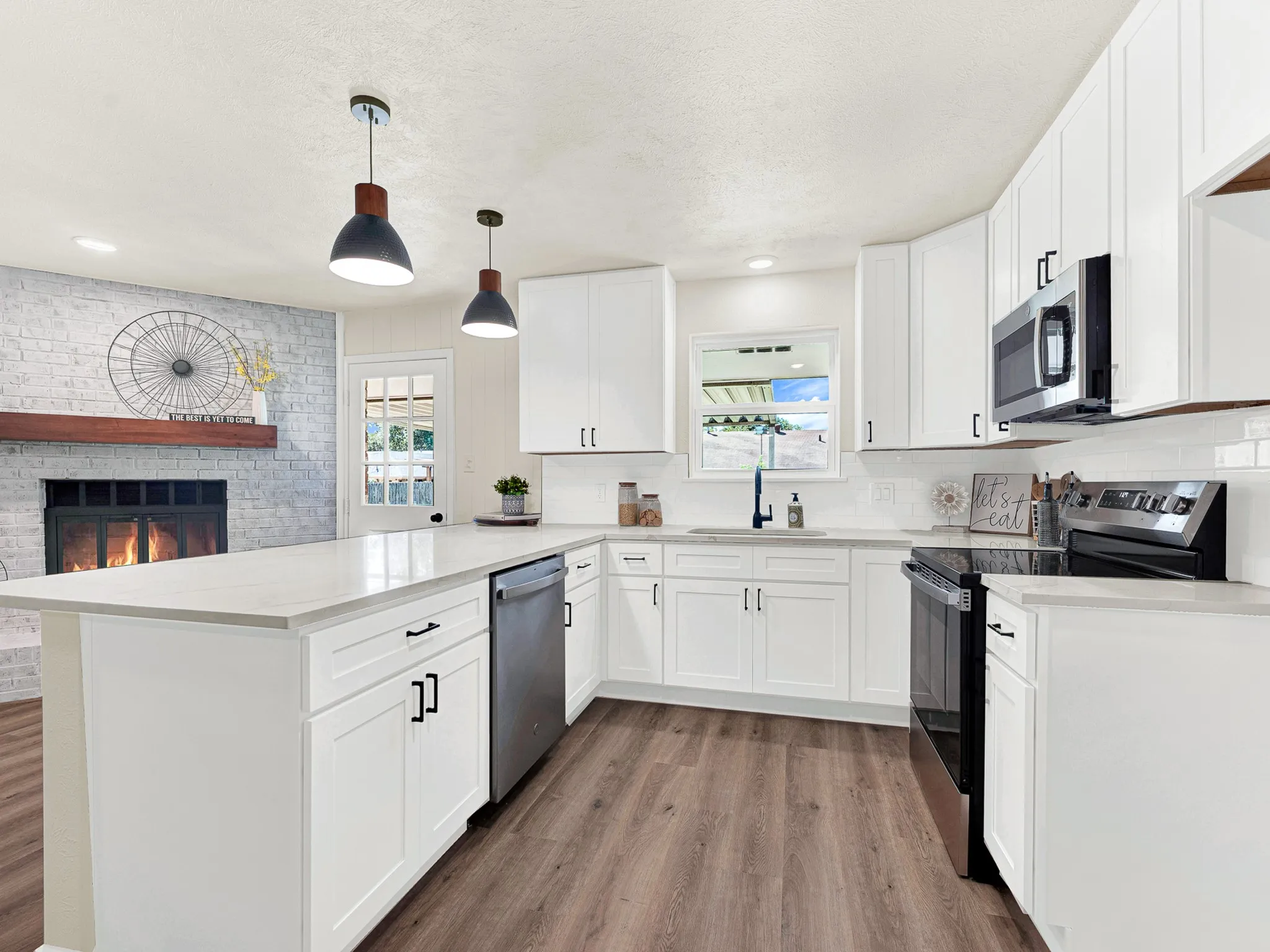 Single Family Residence For Sale in Dallas County , 1926 Normandy Drive, Irving, Texas 75060, 3 Bedroom, 2 Bathroom, 2 Garage spaces, 1,479 Sqft, built in 1964, mls#21372971, Real Estate Agent in Irving, Homes For Sale in Dallas county, Homes For Sale in Irving, Realtor in Irving Texas, Real Estate Brokerage Independent Realty Texas, Luminita Cordes Realtor