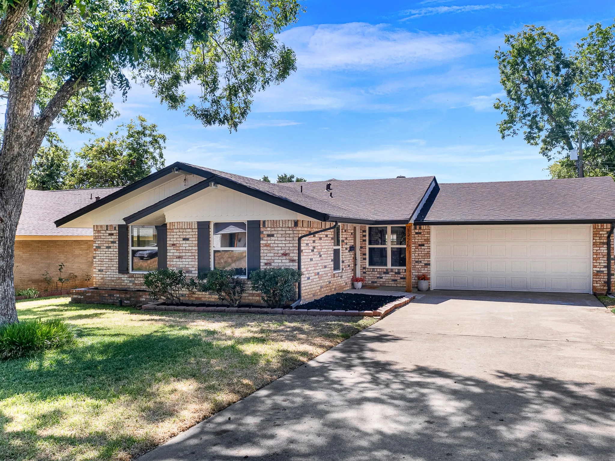 Single Family Residence For Sale in Dallas County , 1926 Normandy Drive, Irving, Texas 75060, 3 Bedroom, 2 Bathroom, 2 Garage spaces, 1,479 Sqft, built in 1964, mls#21372971, Real Estate Agent in Irving, Homes For Sale in Dallas county, Homes For Sale in Irving, Realtor in Irving Texas, Real Estate Brokerage Independent Realty Texas, Luminita Cordes Realtor