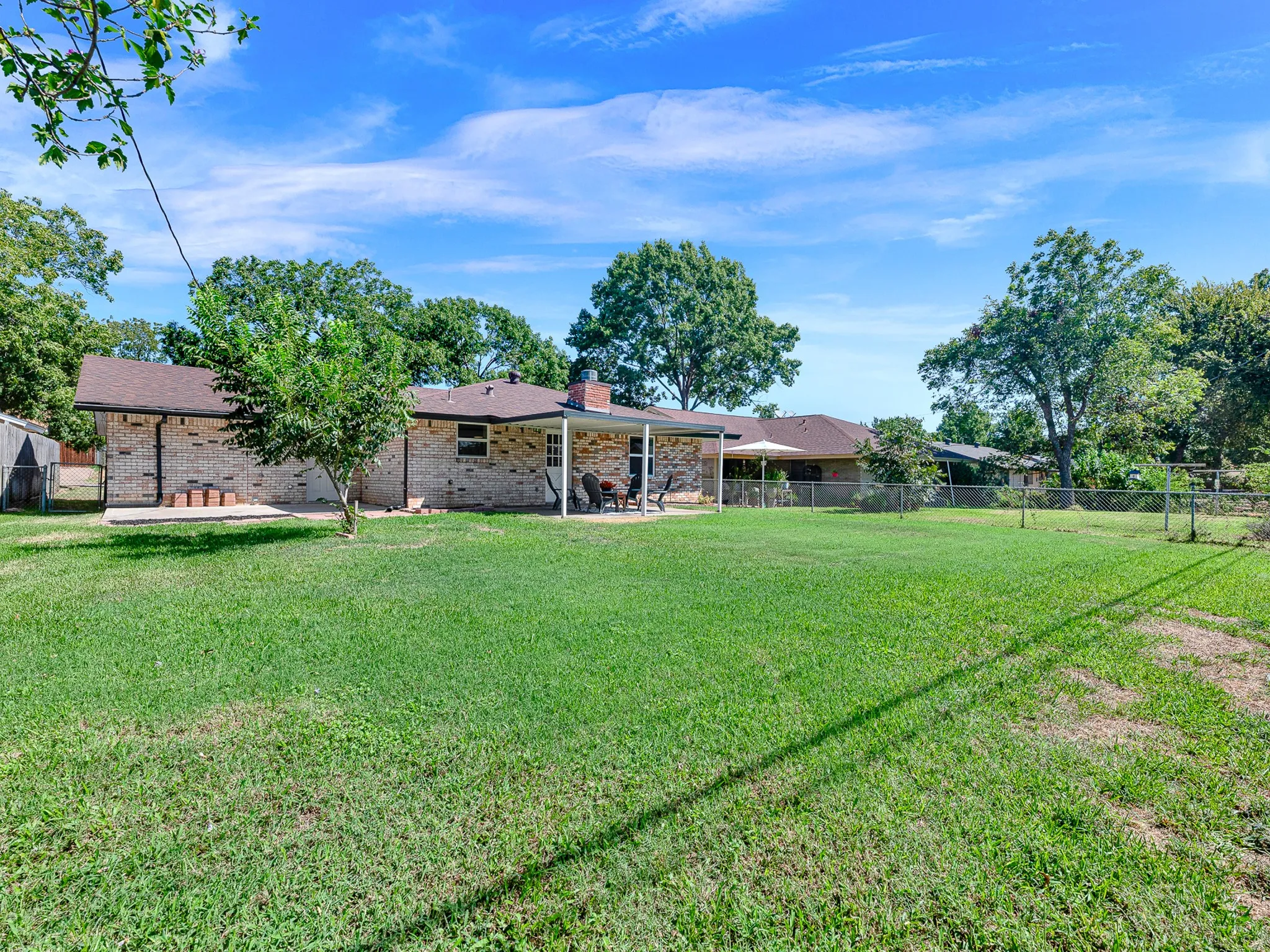 Single Family Residence For Sale in Dallas County , 1926 Normandy Drive, Irving, Texas 75060, 3 Bedroom, 2 Bathroom, 2 Garage spaces, 1,479 Sqft, built in 1964, mls#21372971, Real Estate Agent in Irving, Homes For Sale in Dallas county, Homes For Sale in Irving, Realtor in Irving Texas, Real Estate Brokerage Independent Realty Texas, Luminita Cordes Realtor