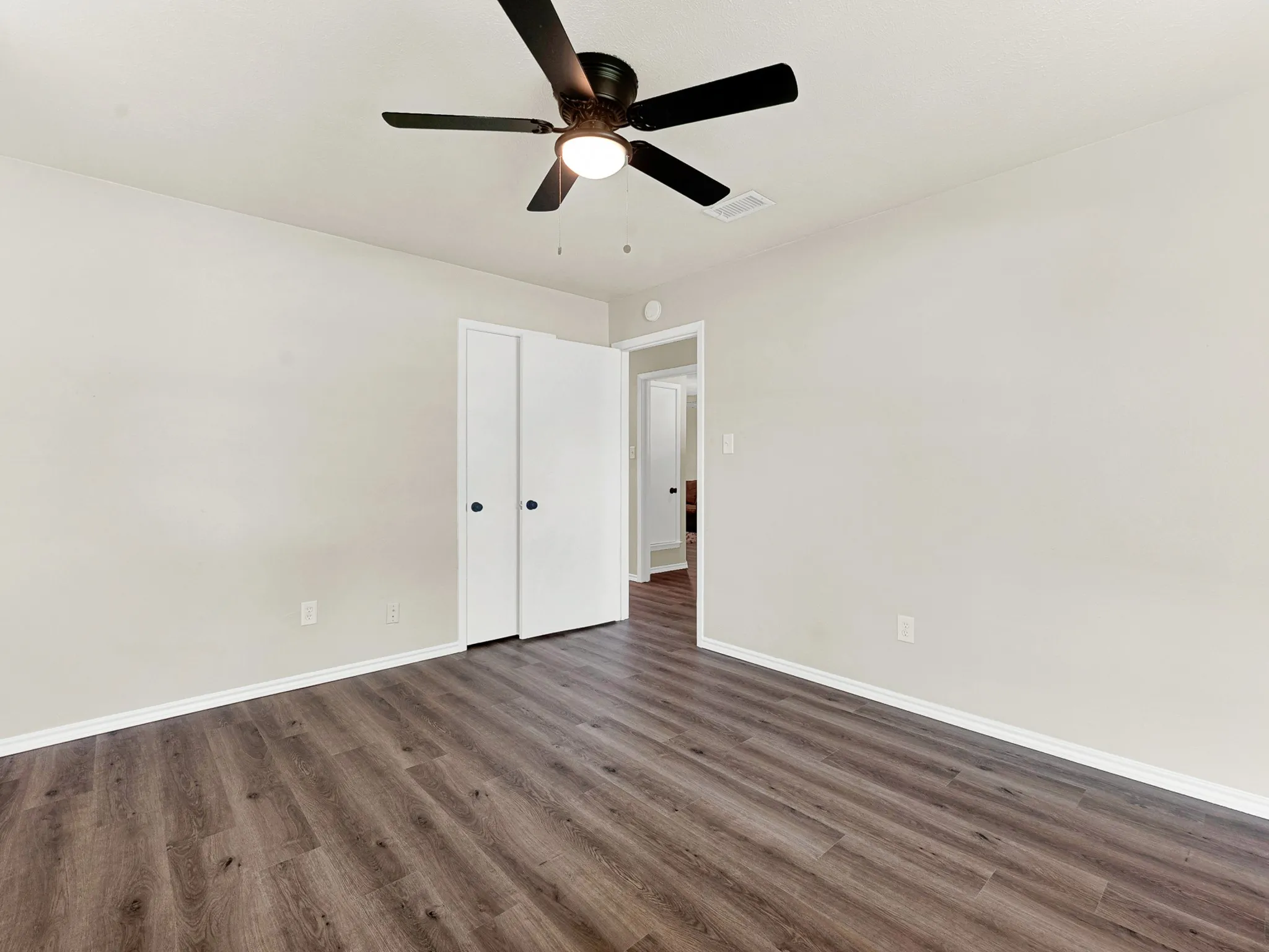 Single Family Residence For Sale in Dallas County , 1926 Normandy Drive, Irving, Texas 75060, 3 Bedroom, 2 Bathroom, 2 Garage spaces, 1,479 Sqft, built in 1964, mls#21372971, Real Estate Agent in Irving, Homes For Sale in Dallas county, Homes For Sale in Irving, Realtor in Irving Texas, Real Estate Brokerage Independent Realty Texas, Luminita Cordes Realtor