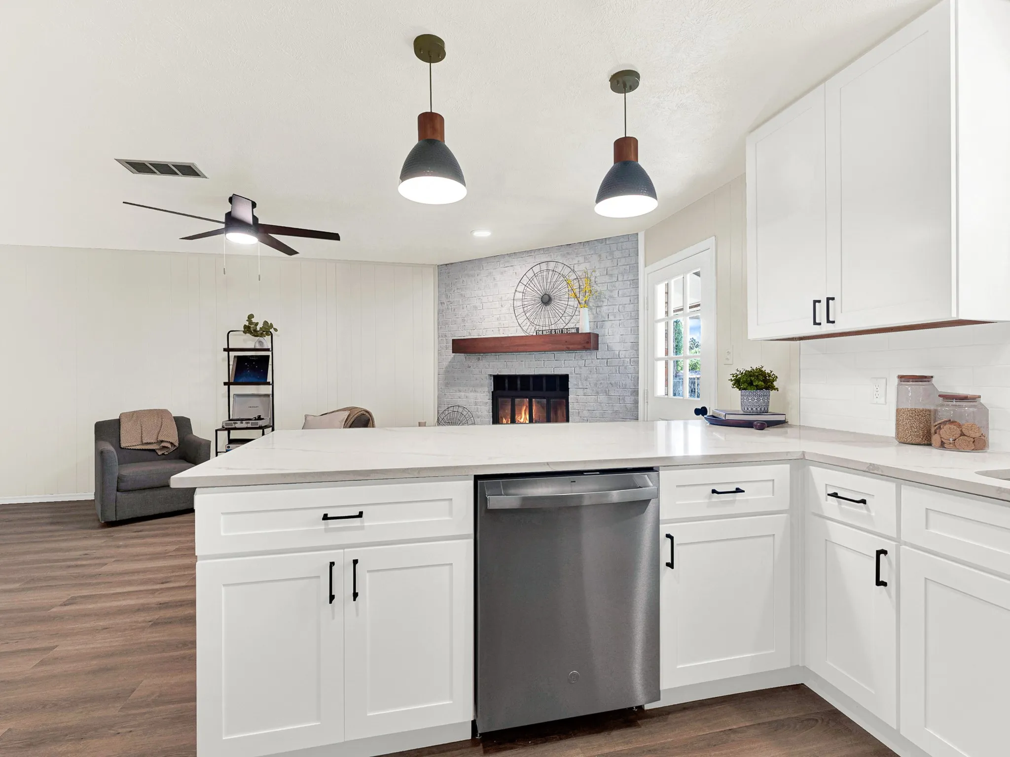 Single Family Residence For Sale in Dallas County , 1926 Normandy Drive, Irving, Texas 75060, 3 Bedroom, 2 Bathroom, 2 Garage spaces, 1,479 Sqft, built in 1964, mls#21372971, Real Estate Agent in Irving, Homes For Sale in Dallas county, Homes For Sale in Irving, Realtor in Irving Texas, Real Estate Brokerage Independent Realty Texas, Luminita Cordes Realtor
