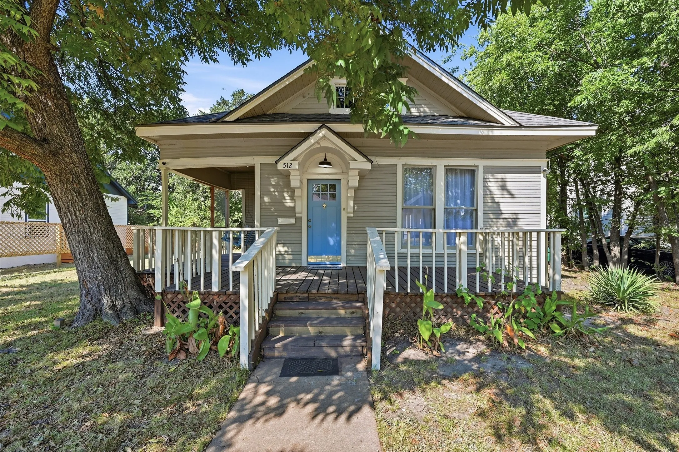 Single Family Residence For Sale in Grayson County , 512 S Elm Street, Sherman, Texas 75090, 2 Bedroom, 1 Bathroom, Garage spaces, 1,372 Sqft, built in 1920, mls#21369020, Real Estate Agent in Sherman, Homes For Sale in Grayson county, Homes For Sale in Sherman, Realtor in Sherman Texas, Real Estate Brokerage Independent Realty Texas, Luminita Cordes Realtor