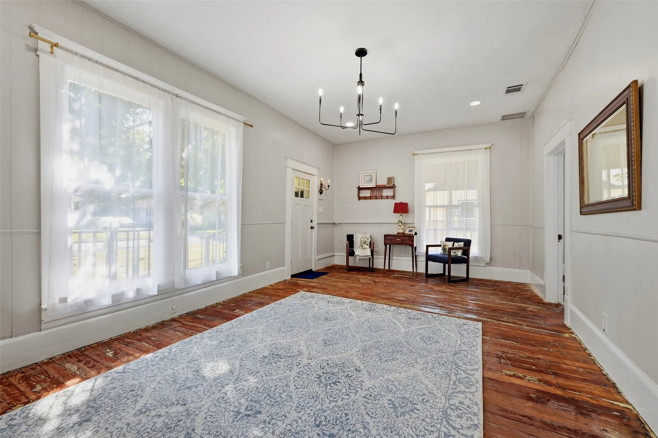Single Family Residence For Sale in Grayson County , 512 S Elm Street, Sherman, Texas 75090, 2 Bedroom, 1 Bathroom, Garage spaces, 1,372 Sqft, built in 1920, mls#21369020, Real Estate Agent in Sherman, Homes For Sale in Grayson county, Homes For Sale in Sherman, Realtor in Sherman Texas, Real Estate Brokerage Independent Realty Texas, Luminita Cordes Realtor