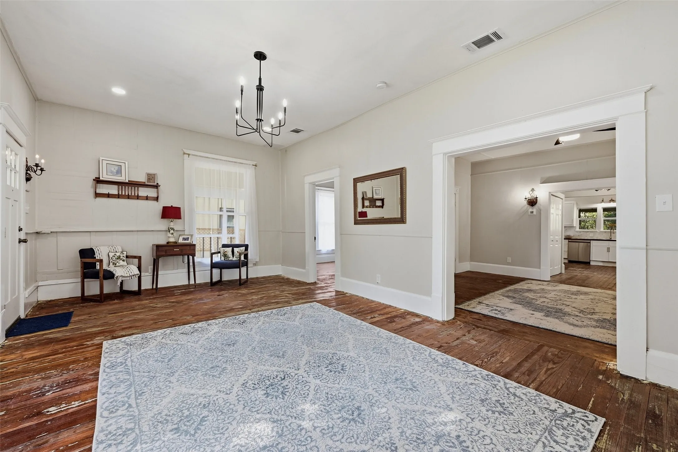 Single Family Residence For Sale in Grayson County , 512 S Elm Street, Sherman, Texas 75090, 2 Bedroom, 1 Bathroom, Garage spaces, 1,372 Sqft, built in 1920, mls#21369020, Real Estate Agent in Sherman, Homes For Sale in Grayson county, Homes For Sale in Sherman, Realtor in Sherman Texas, Real Estate Brokerage Independent Realty Texas, Luminita Cordes Realtor