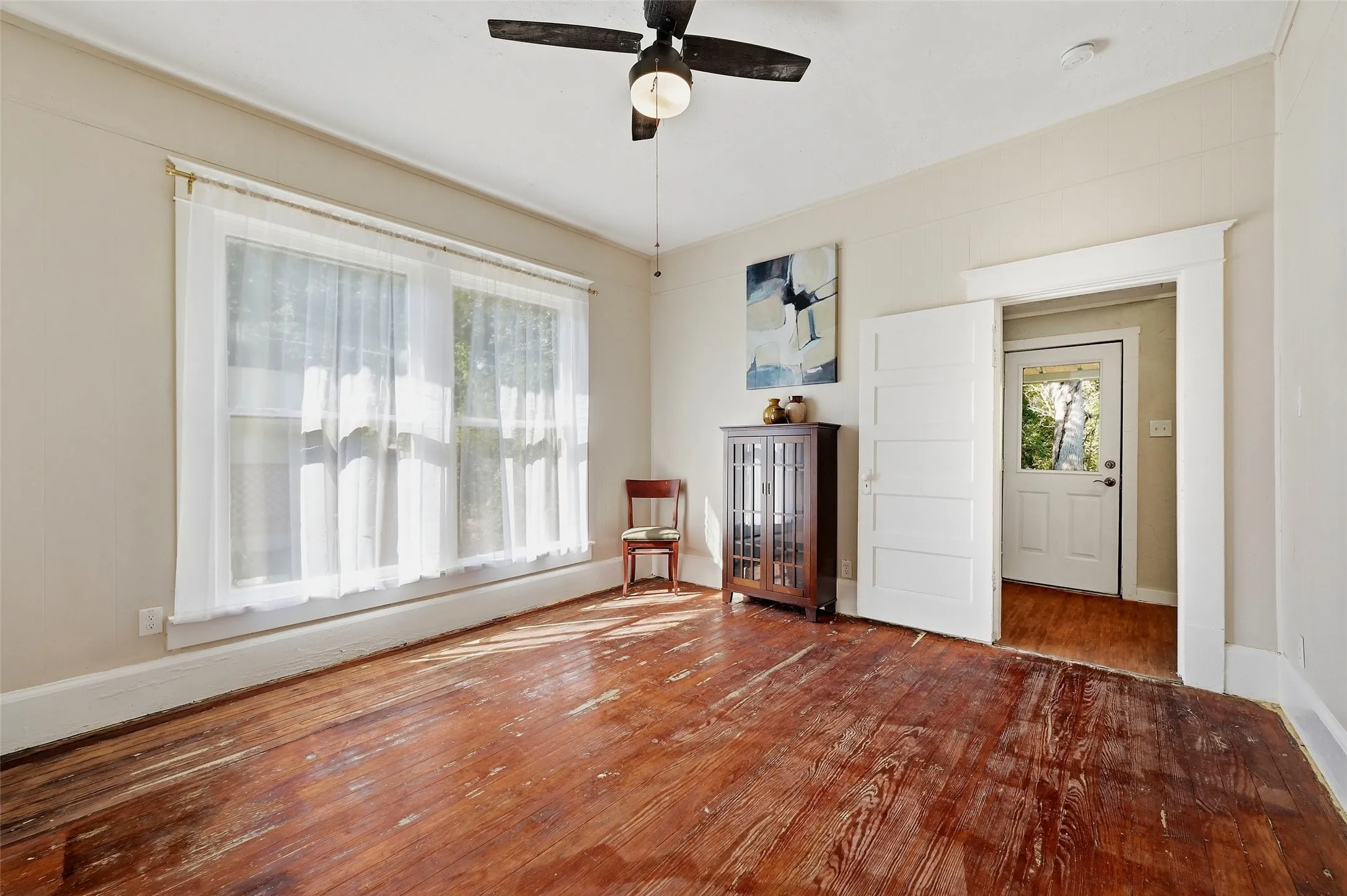 Single Family Residence For Sale in Grayson County , 512 S Elm Street, Sherman, Texas 75090, 2 Bedroom, 1 Bathroom, Garage spaces, 1,372 Sqft, built in 1920, mls#21369020, Real Estate Agent in Sherman, Homes For Sale in Grayson county, Homes For Sale in Sherman, Realtor in Sherman Texas, Real Estate Brokerage Independent Realty Texas, Luminita Cordes Realtor