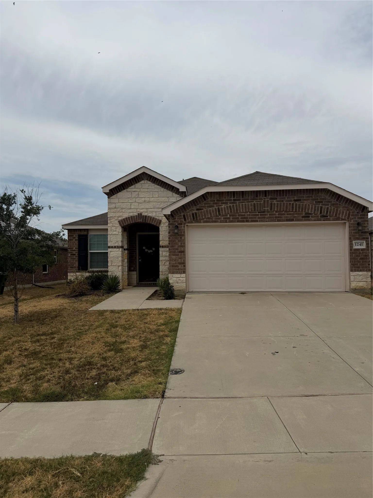 Single Family Residence For Rent in Denton County , 1241 Vernon Drive, Aubrey, Texas 76227, 3 Bedroom, 2 Bathroom, 2 Garage spaces, 1,439 Sqft, built in 2021, mls#21371034, Real Estate Agent in Aubrey, Homes For Rent in Denton county, Homes For Rent in Aubrey, Realtor in Aubrey Texas, Real Estate Brokerage Independent Realty Texas, Luminita Cordes Realtor