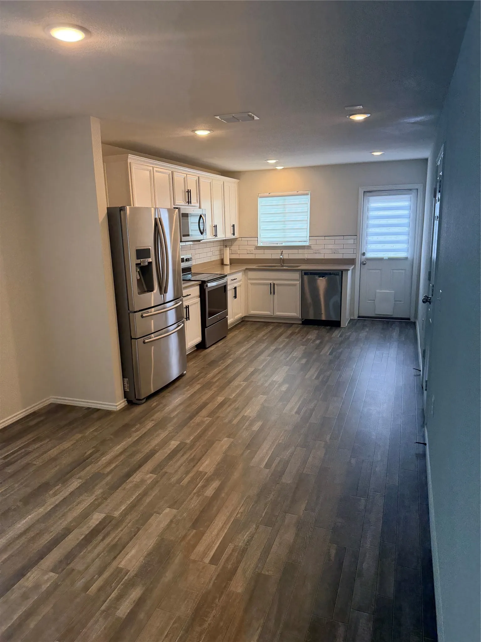 Single Family Residence For Rent in Denton County , 1241 Vernon Drive, Aubrey, Texas 76227, 3 Bedroom, 2 Bathroom, 2 Garage spaces, 1,439 Sqft, built in 2021, mls#21371034, Real Estate Agent in Aubrey, Homes For Rent in Denton county, Homes For Rent in Aubrey, Realtor in Aubrey Texas, Real Estate Brokerage Independent Realty Texas, Luminita Cordes Realtor