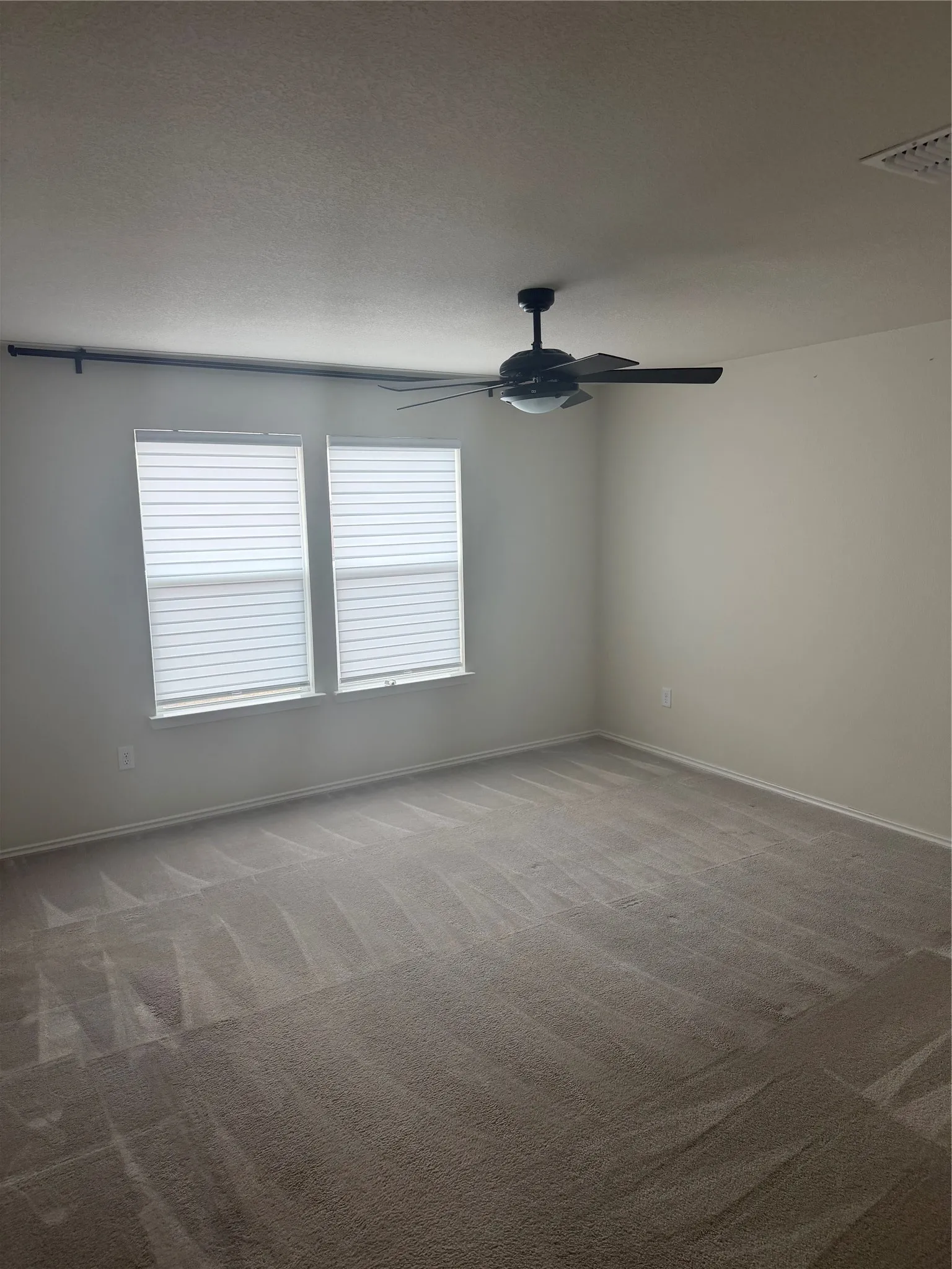 Single Family Residence For Rent in Denton County , 1241 Vernon Drive, Aubrey, Texas 76227, 3 Bedroom, 2 Bathroom, 2 Garage spaces, 1,439 Sqft, built in 2021, mls#21371034, Real Estate Agent in Aubrey, Homes For Rent in Denton county, Homes For Rent in Aubrey, Realtor in Aubrey Texas, Real Estate Brokerage Independent Realty Texas, Luminita Cordes Realtor