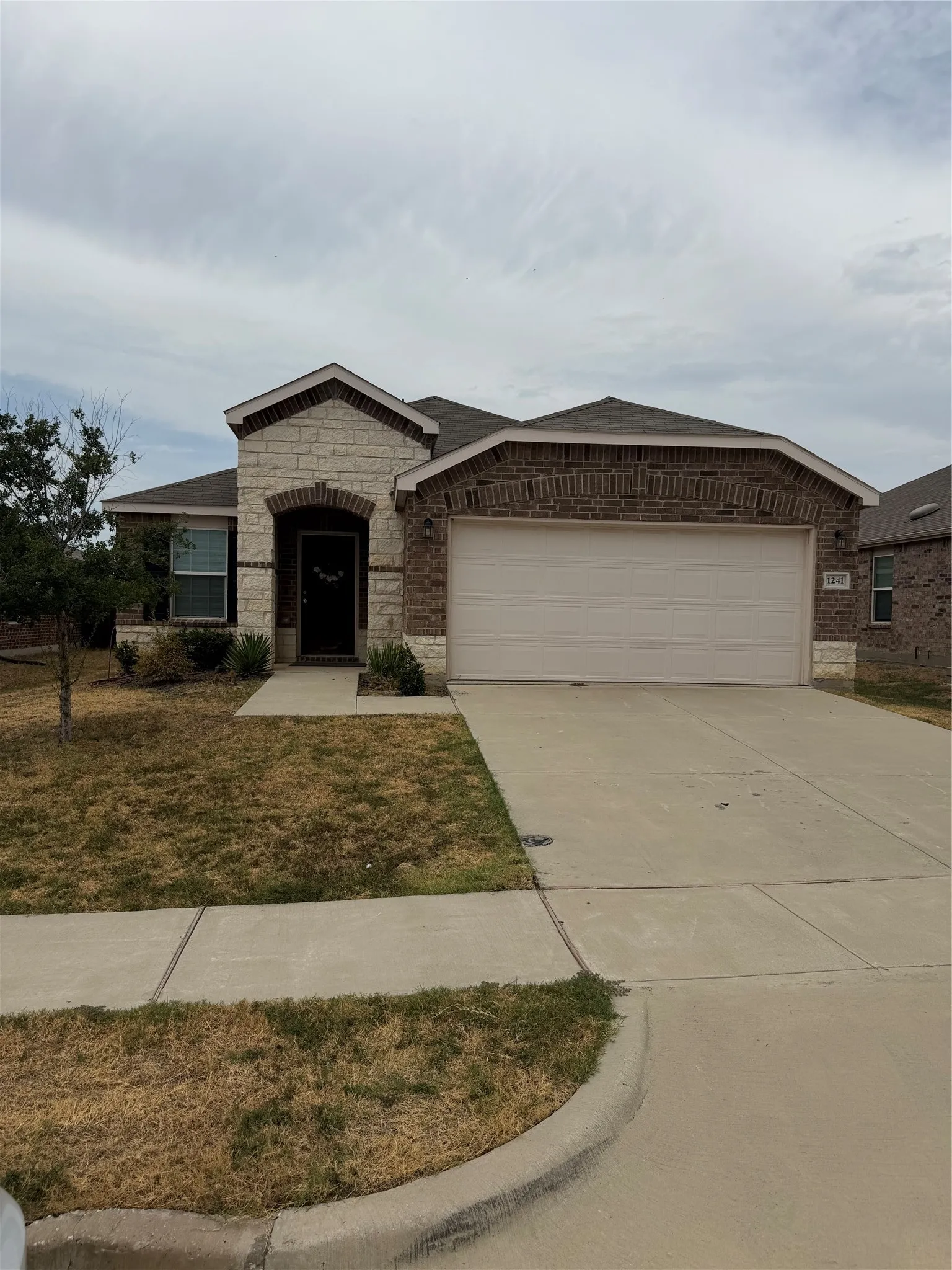 Single Family Residence For Rent in Denton County , 1241 Vernon Drive, Aubrey, Texas 76227, 3 Bedroom, 2 Bathroom, 2 Garage spaces, 1,439 Sqft, built in 2021, mls#21371034, Real Estate Agent in Aubrey, Homes For Rent in Denton county, Homes For Rent in Aubrey, Realtor in Aubrey Texas, Real Estate Brokerage Independent Realty Texas, Luminita Cordes Realtor