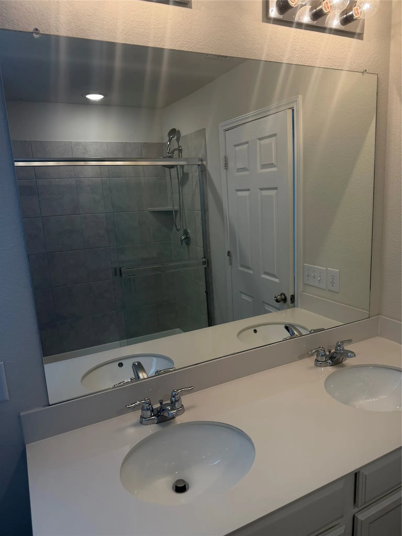Single Family Residence For Rent in Denton County , 1241 Vernon Drive, Aubrey, Texas 76227, 3 Bedroom, 2 Bathroom, 2 Garage spaces, 1,439 Sqft, built in 2021, mls#21371034, Real Estate Agent in Aubrey, Homes For Rent in Denton county, Homes For Rent in Aubrey, Realtor in Aubrey Texas, Real Estate Brokerage Independent Realty Texas, Luminita Cordes Realtor