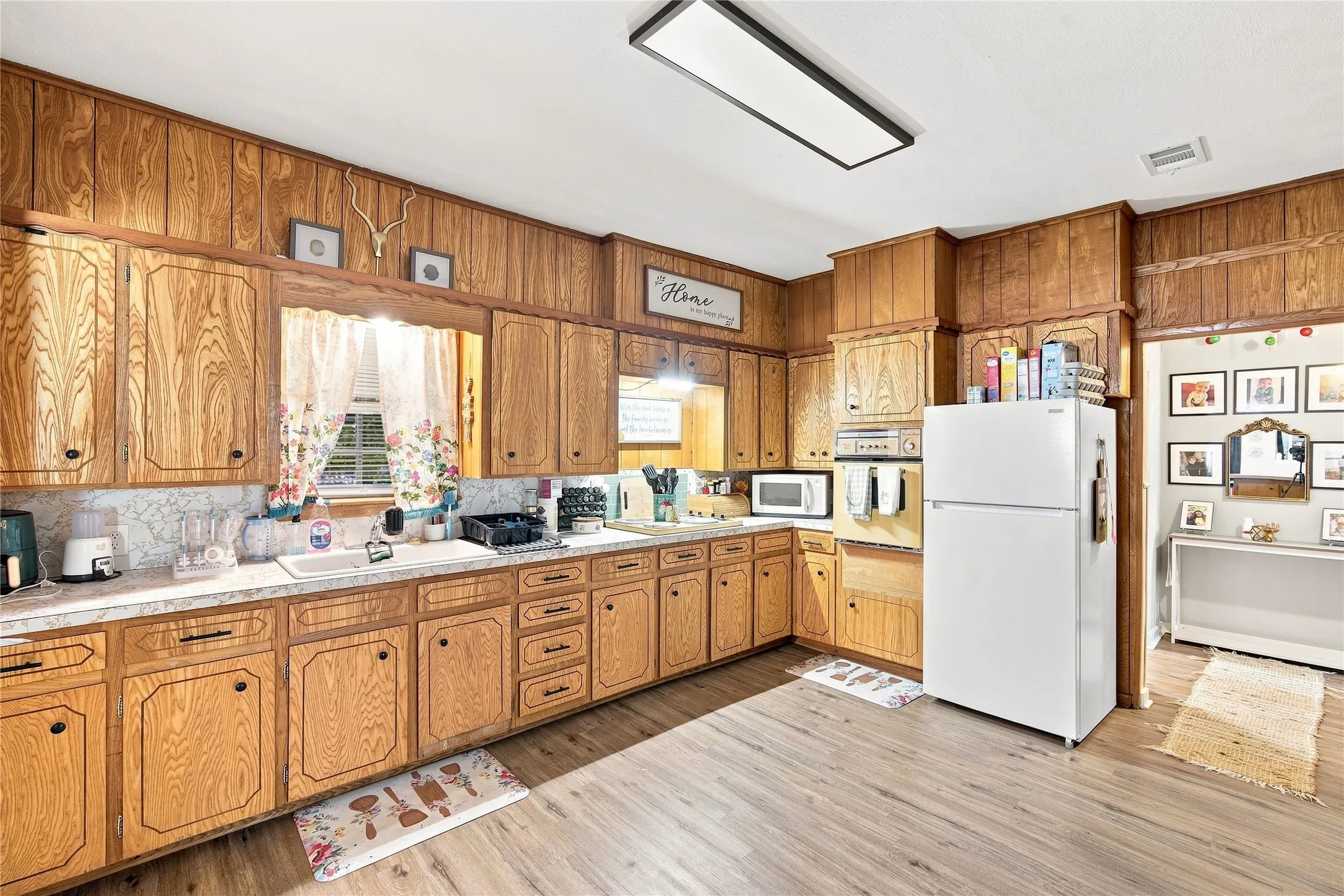 Single Family Residence For Sale in Parker County , 7094 Horseshoe Bend Trail, Weatherford, Texas 76087, 2 Bedroom, 2 Bathroom, Garage spaces, 1,424 Sqft, built in 1984, mls#21373000, Real Estate Agent in Weatherford, Homes For Sale in Parker county, Homes For Sale in Weatherford, Realtor in Weatherford Texas, Real Estate Brokerage Independent Realty Texas, Luminita Cordes Realtor