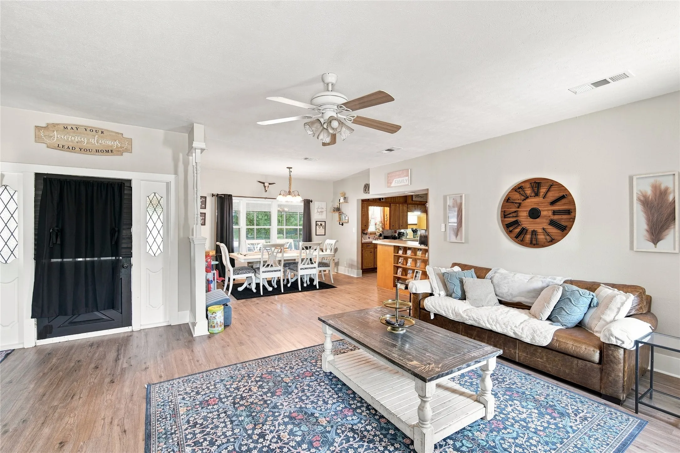 Single Family Residence For Sale in Parker County , 7094 Horseshoe Bend Trail, Weatherford, Texas 76087, 2 Bedroom, 2 Bathroom, Garage spaces, 1,424 Sqft, built in 1984, mls#21373000, Real Estate Agent in Weatherford, Homes For Sale in Parker county, Homes For Sale in Weatherford, Realtor in Weatherford Texas, Real Estate Brokerage Independent Realty Texas, Luminita Cordes Realtor