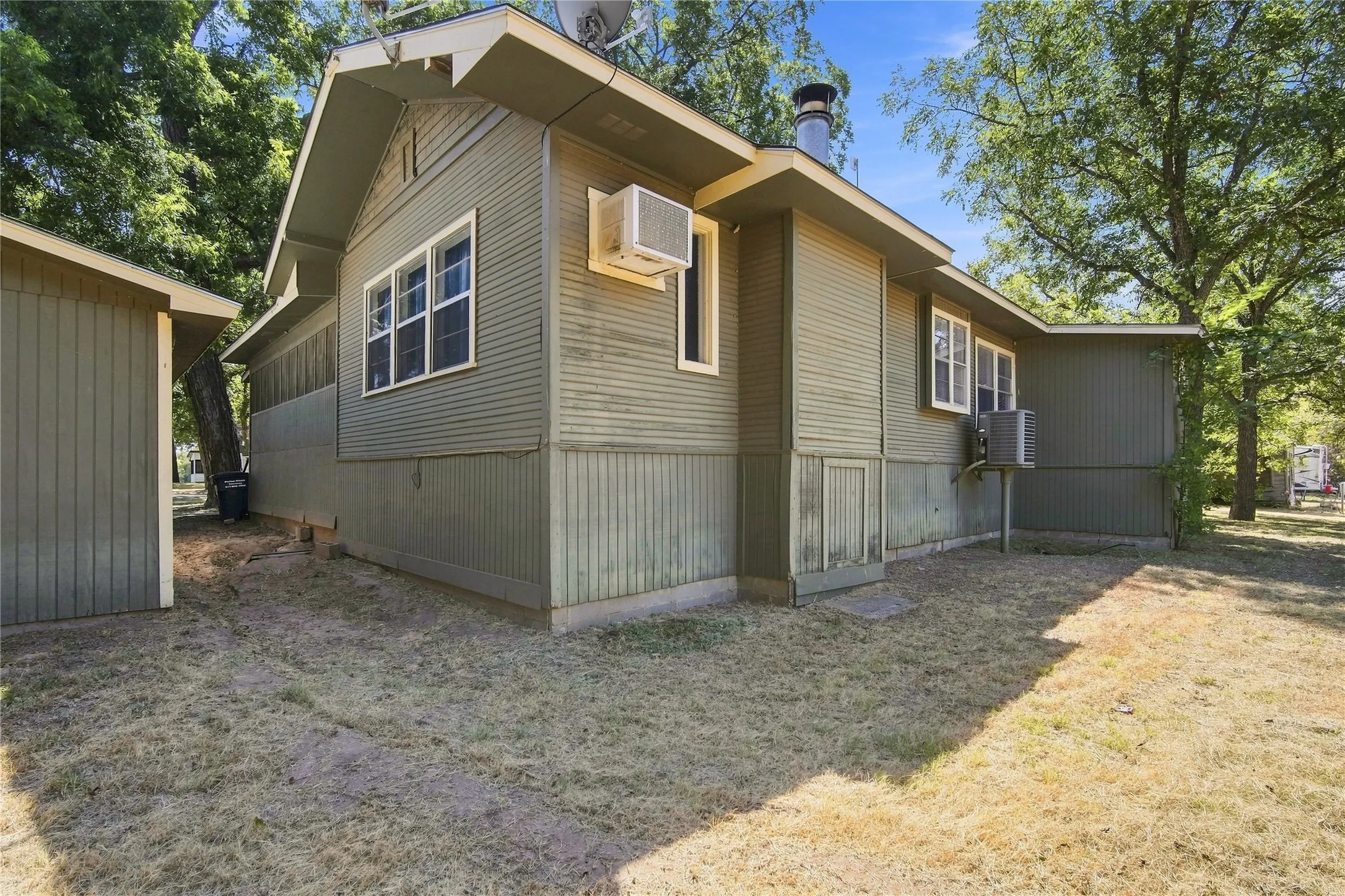 Single Family Residence For Sale in Parker County , 7094 Horseshoe Bend Trail, Weatherford, Texas 76087, 2 Bedroom, 2 Bathroom, Garage spaces, 1,424 Sqft, built in 1984, mls#21373000, Real Estate Agent in Weatherford, Homes For Sale in Parker county, Homes For Sale in Weatherford, Realtor in Weatherford Texas, Real Estate Brokerage Independent Realty Texas, Luminita Cordes Realtor