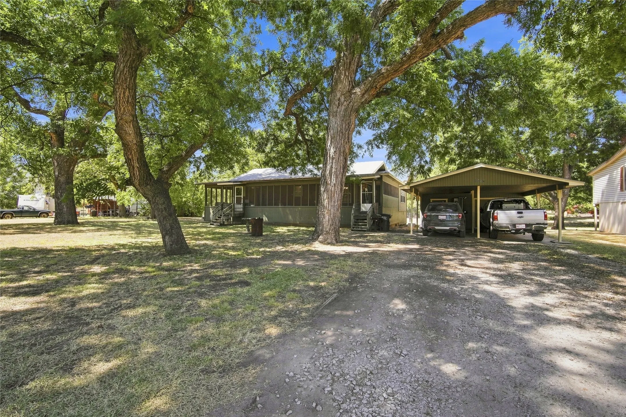 Single Family Residence For Sale in Parker County , 7094 Horseshoe Bend Trail, Weatherford, Texas 76087, 2 Bedroom, 2 Bathroom, Garage spaces, 1,424 Sqft, built in 1984, mls#21373000, Real Estate Agent in Weatherford, Homes For Sale in Parker county, Homes For Sale in Weatherford, Realtor in Weatherford Texas, Real Estate Brokerage Independent Realty Texas, Luminita Cordes Realtor