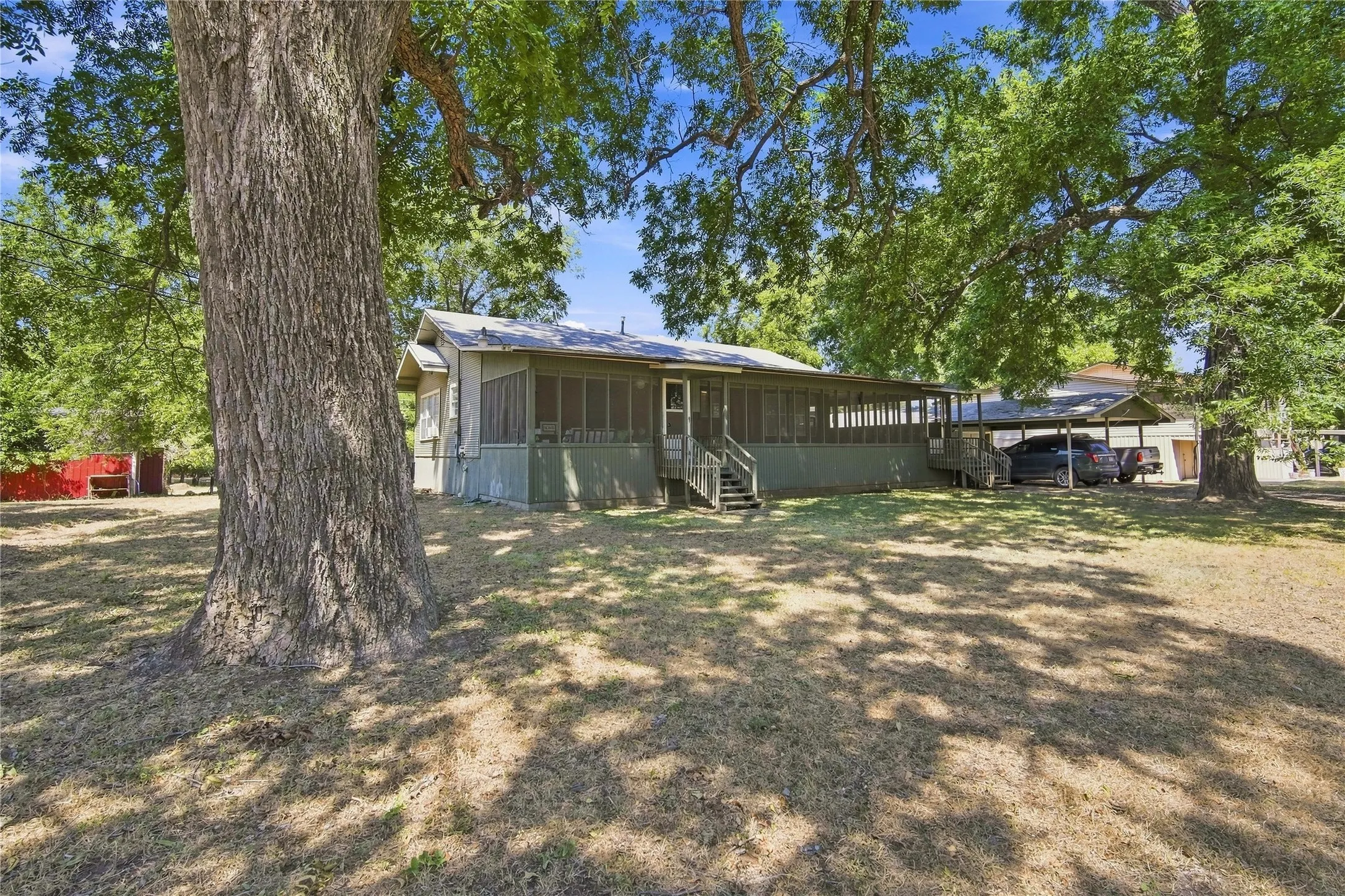 Single Family Residence For Sale in Parker County , 7094 Horseshoe Bend Trail, Weatherford, Texas 76087, 2 Bedroom, 2 Bathroom, Garage spaces, 1,424 Sqft, built in 1984, mls#21373000, Real Estate Agent in Weatherford, Homes For Sale in Parker county, Homes For Sale in Weatherford, Realtor in Weatherford Texas, Real Estate Brokerage Independent Realty Texas, Luminita Cordes Realtor