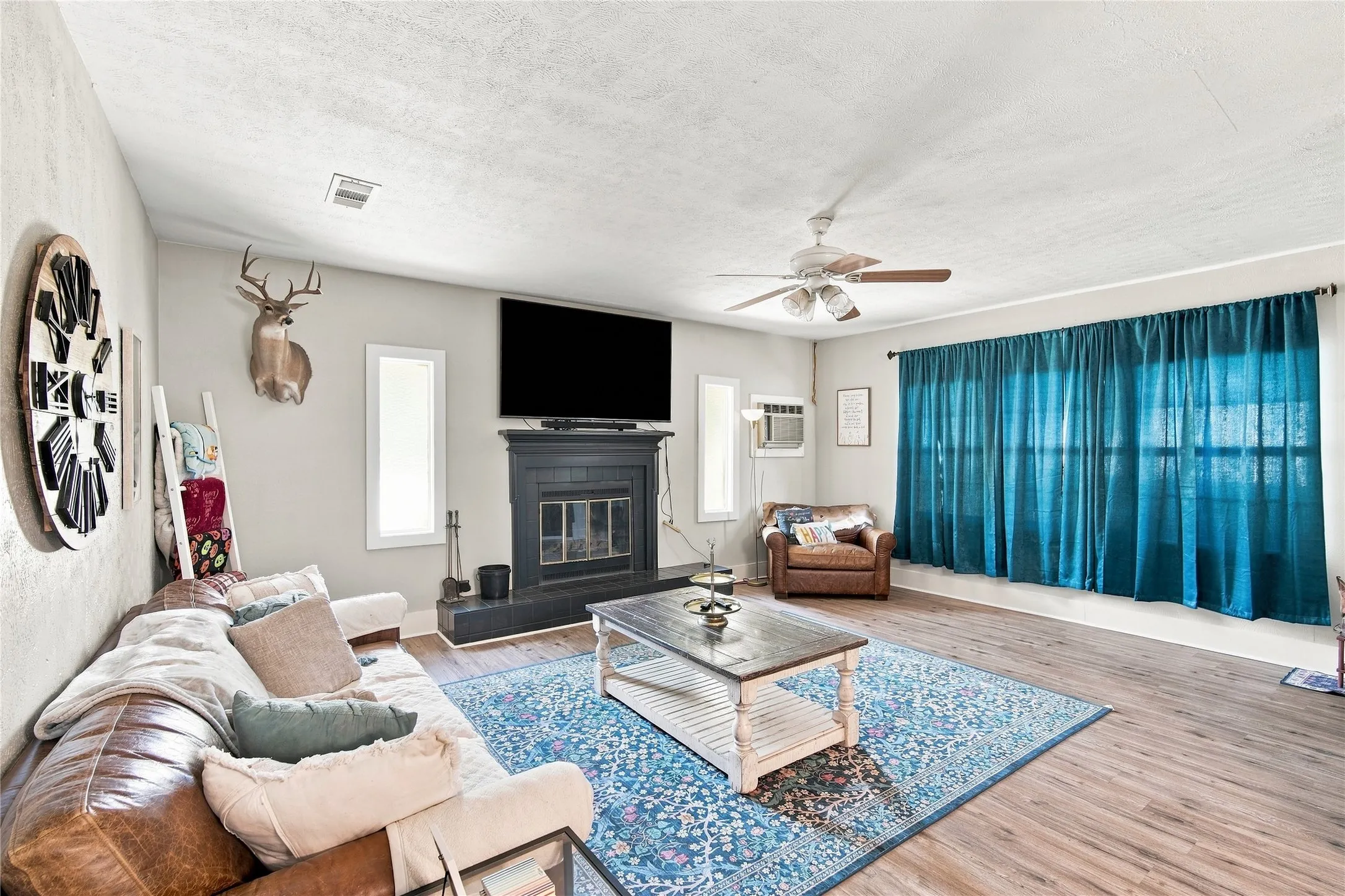 Single Family Residence For Sale in Parker County , 7094 Horseshoe Bend Trail, Weatherford, Texas 76087, 2 Bedroom, 2 Bathroom, Garage spaces, 1,424 Sqft, built in 1984, mls#21373000, Real Estate Agent in Weatherford, Homes For Sale in Parker county, Homes For Sale in Weatherford, Realtor in Weatherford Texas, Real Estate Brokerage Independent Realty Texas, Luminita Cordes Realtor