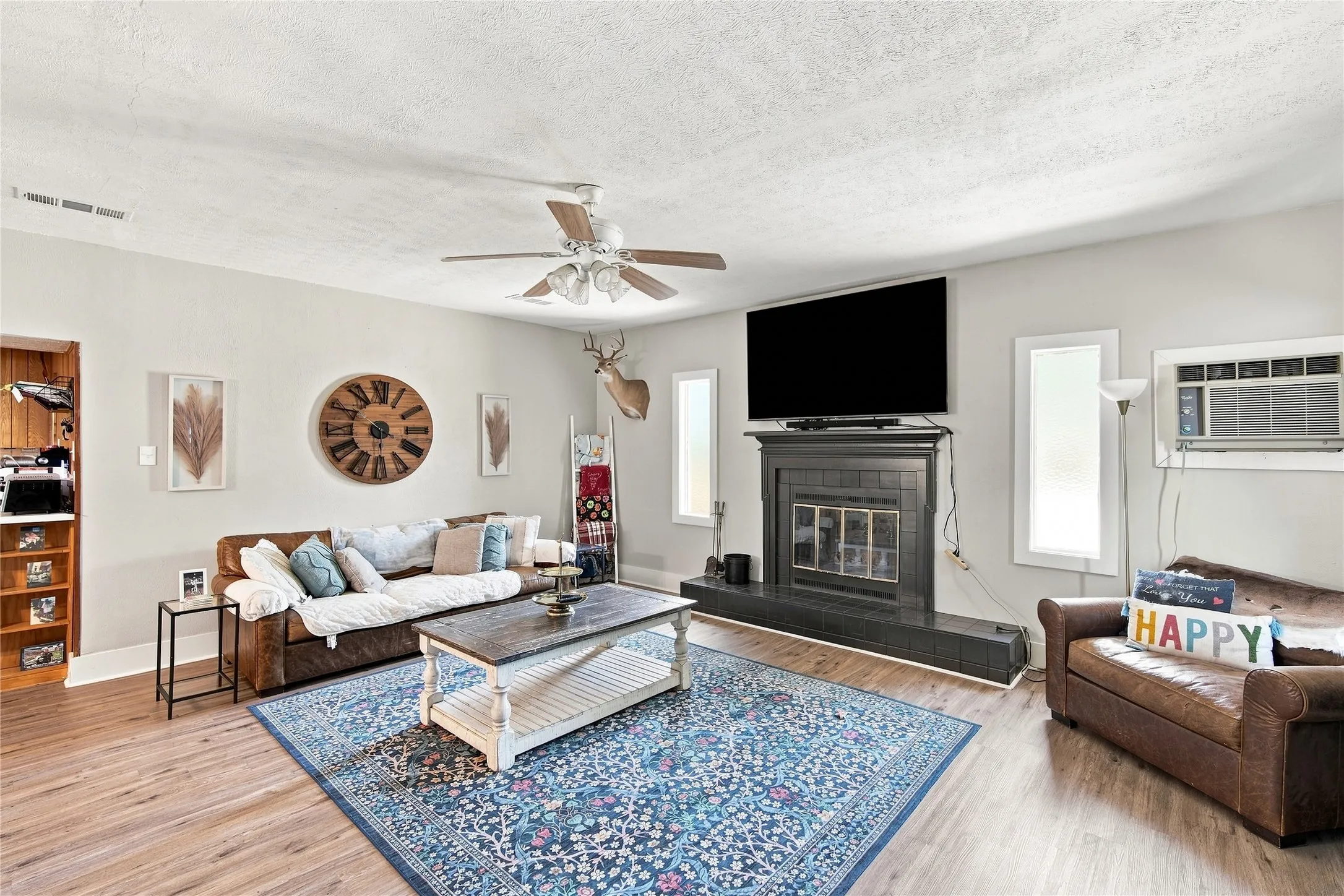 Single Family Residence For Sale in Parker County , 7094 Horseshoe Bend Trail, Weatherford, Texas 76087, 2 Bedroom, 2 Bathroom, Garage spaces, 1,424 Sqft, built in 1984, mls#21373000, Real Estate Agent in Weatherford, Homes For Sale in Parker county, Homes For Sale in Weatherford, Realtor in Weatherford Texas, Real Estate Brokerage Independent Realty Texas, Luminita Cordes Realtor